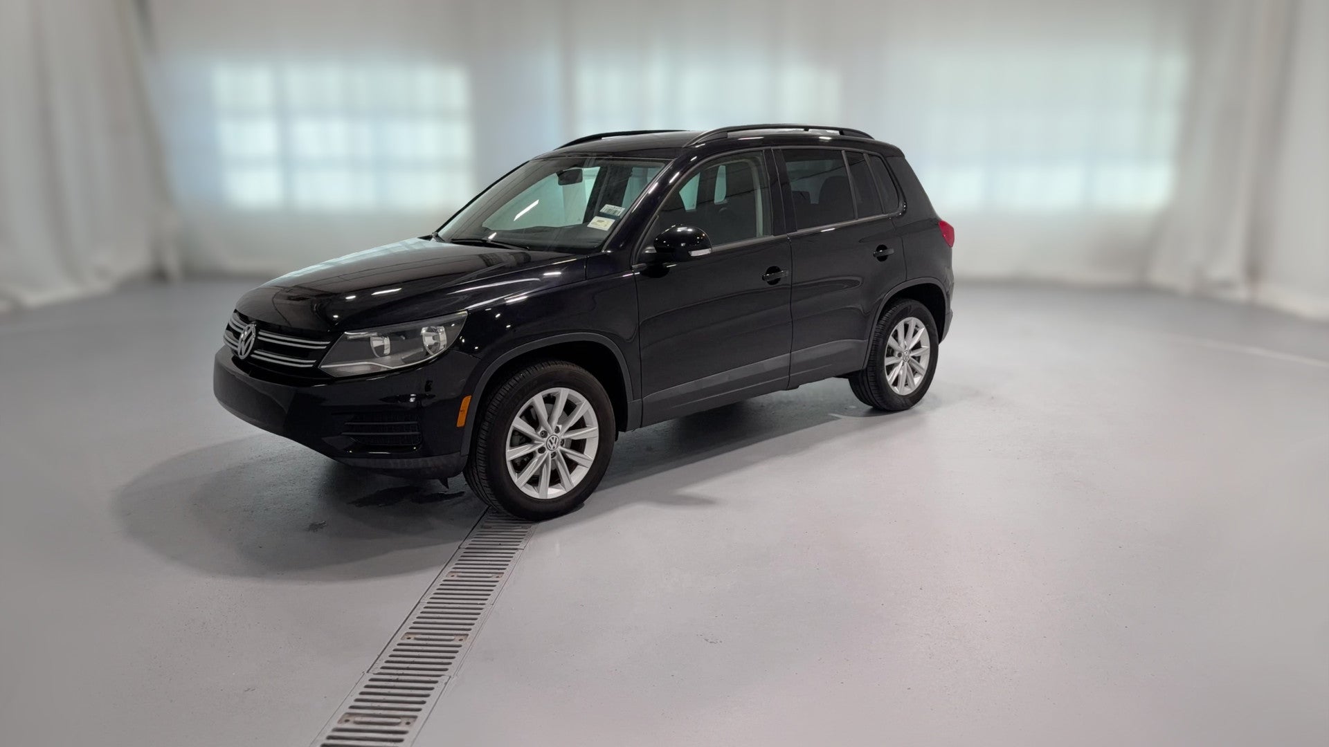 2017 Volkswagen Tiguan Limited vehicle photo