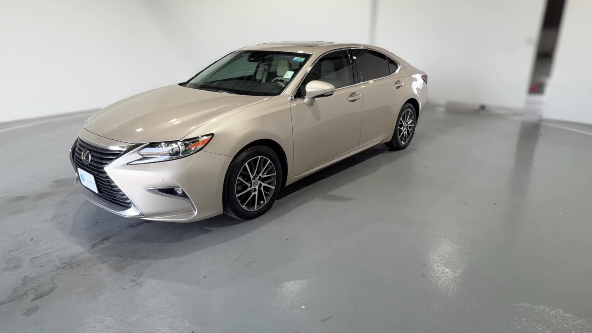 2018 Lexus ES vehicle photo