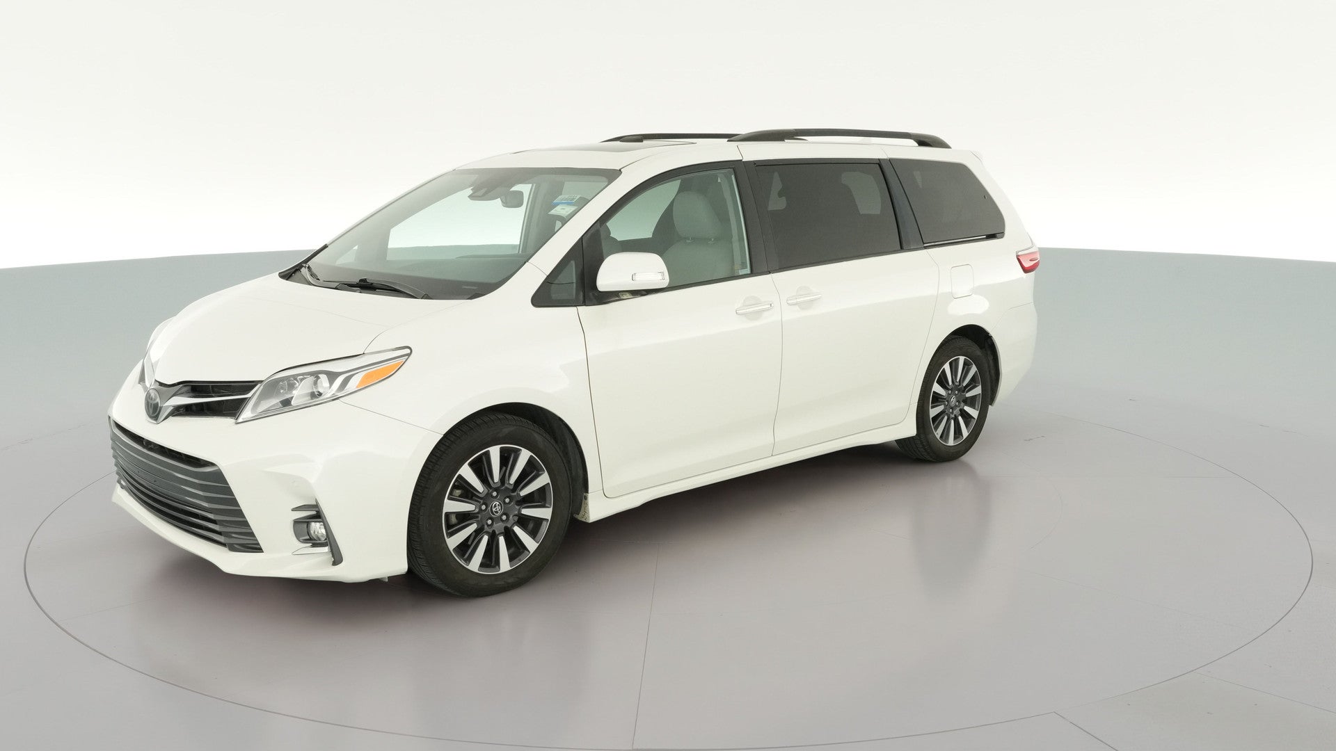 2019 Toyota Sienna vehicle photo
