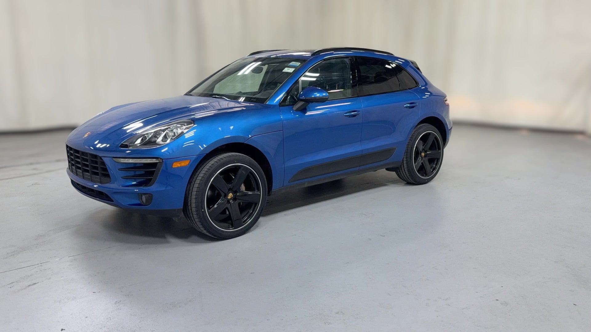 2018 Porsche Macan vehicle photo