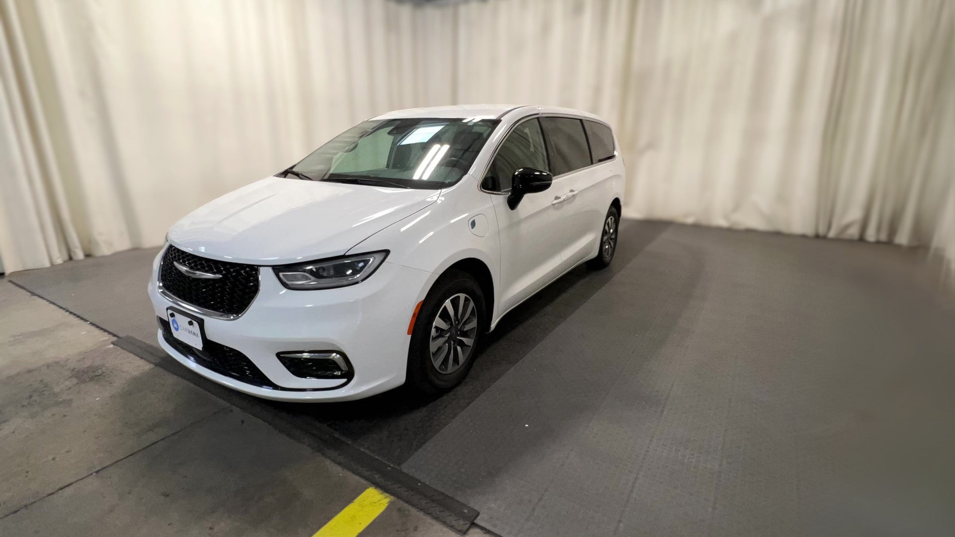 2024 Chrysler Pacifica Hybrid vehicle photo