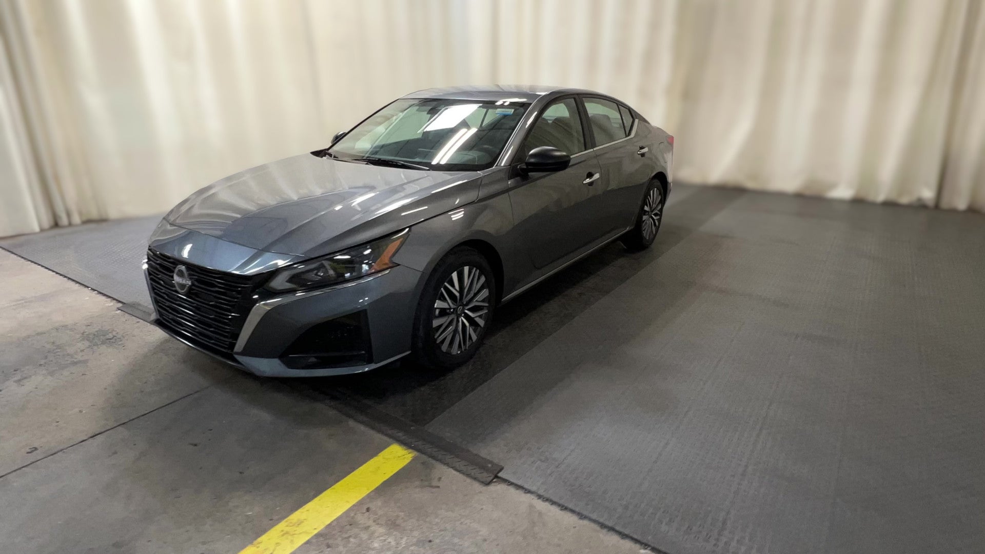 2025 Nissan Altima vehicle photo