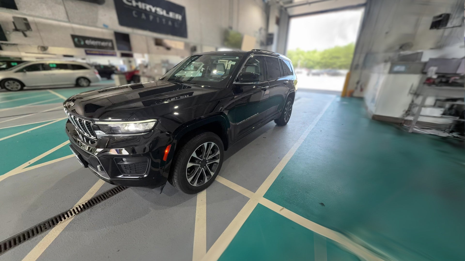 2023 Jeep Grand Cherokee L vehicle photo