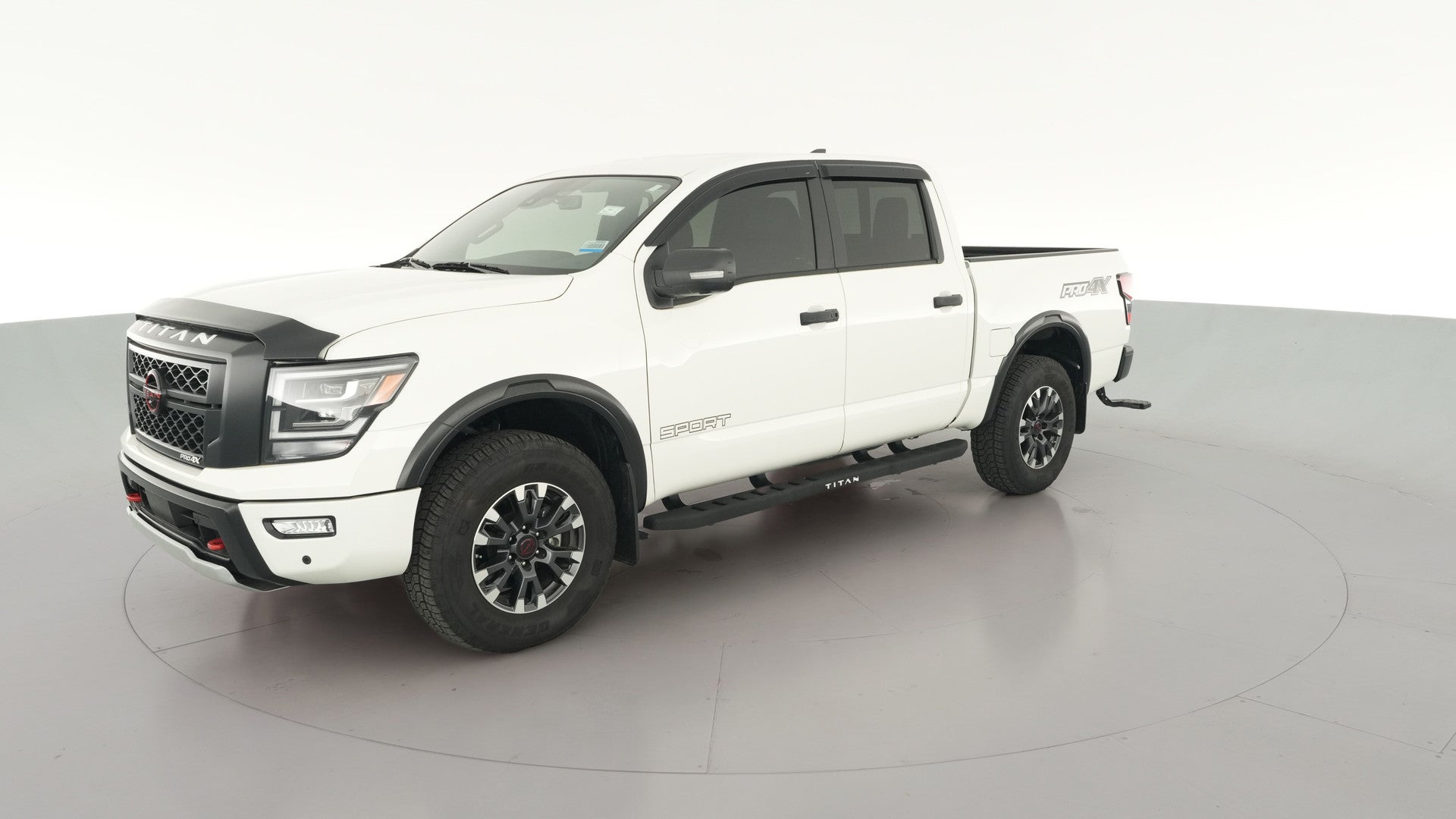 2024 Nissan Titan Crew Cab vehicle photo