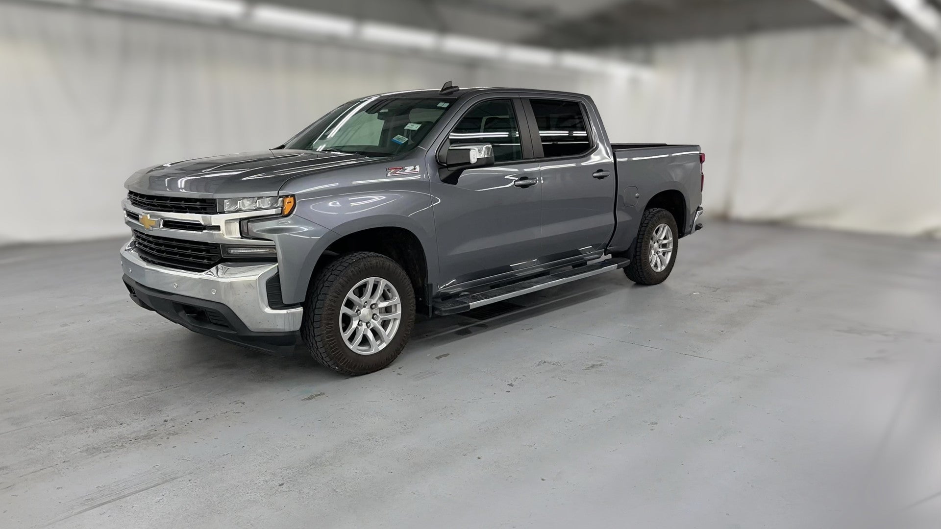 2020 Chevrolet Silverado 1500 Crew Cab vehicle photo