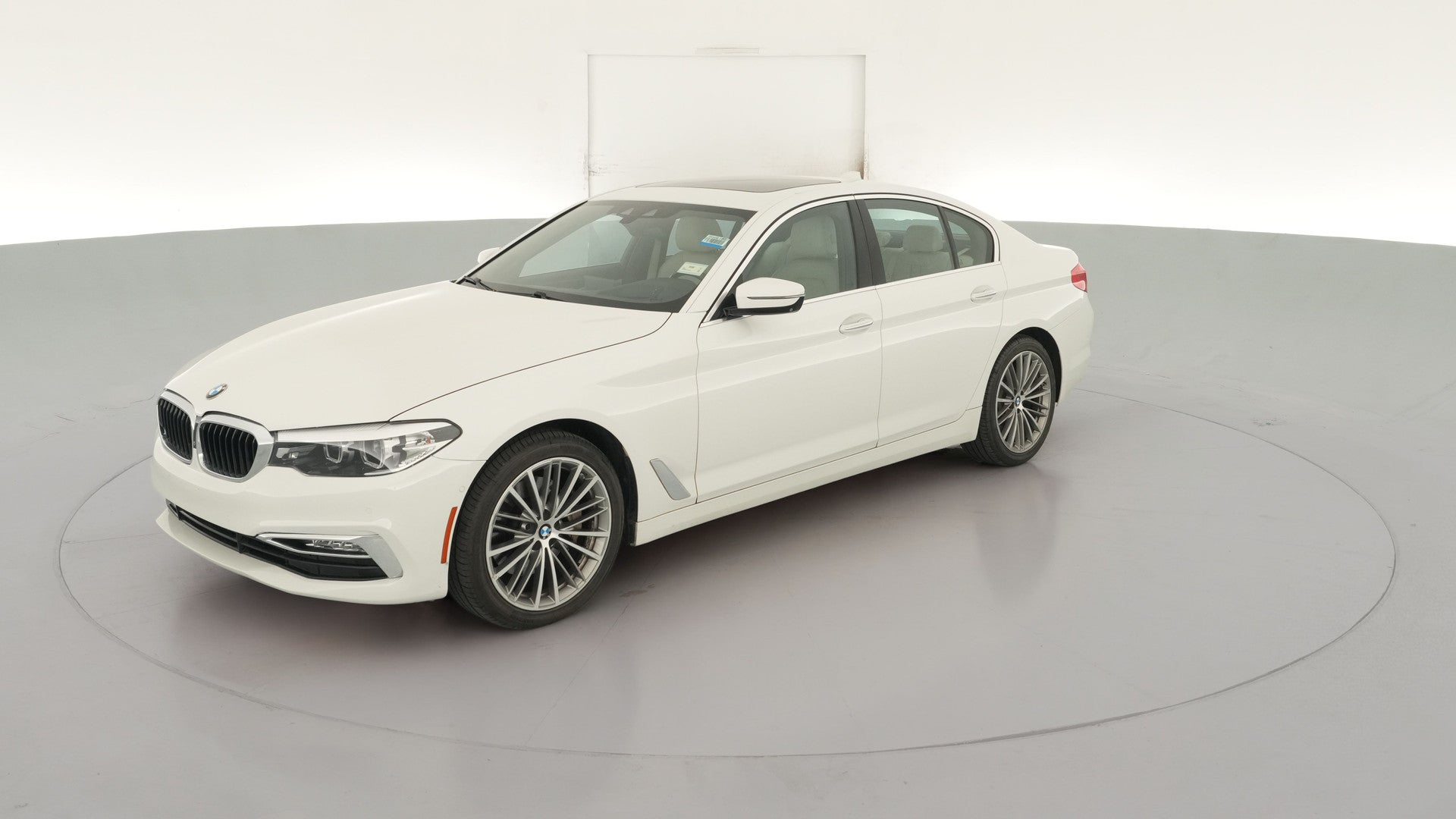 2018 BMW 5 Series vehicle photo
