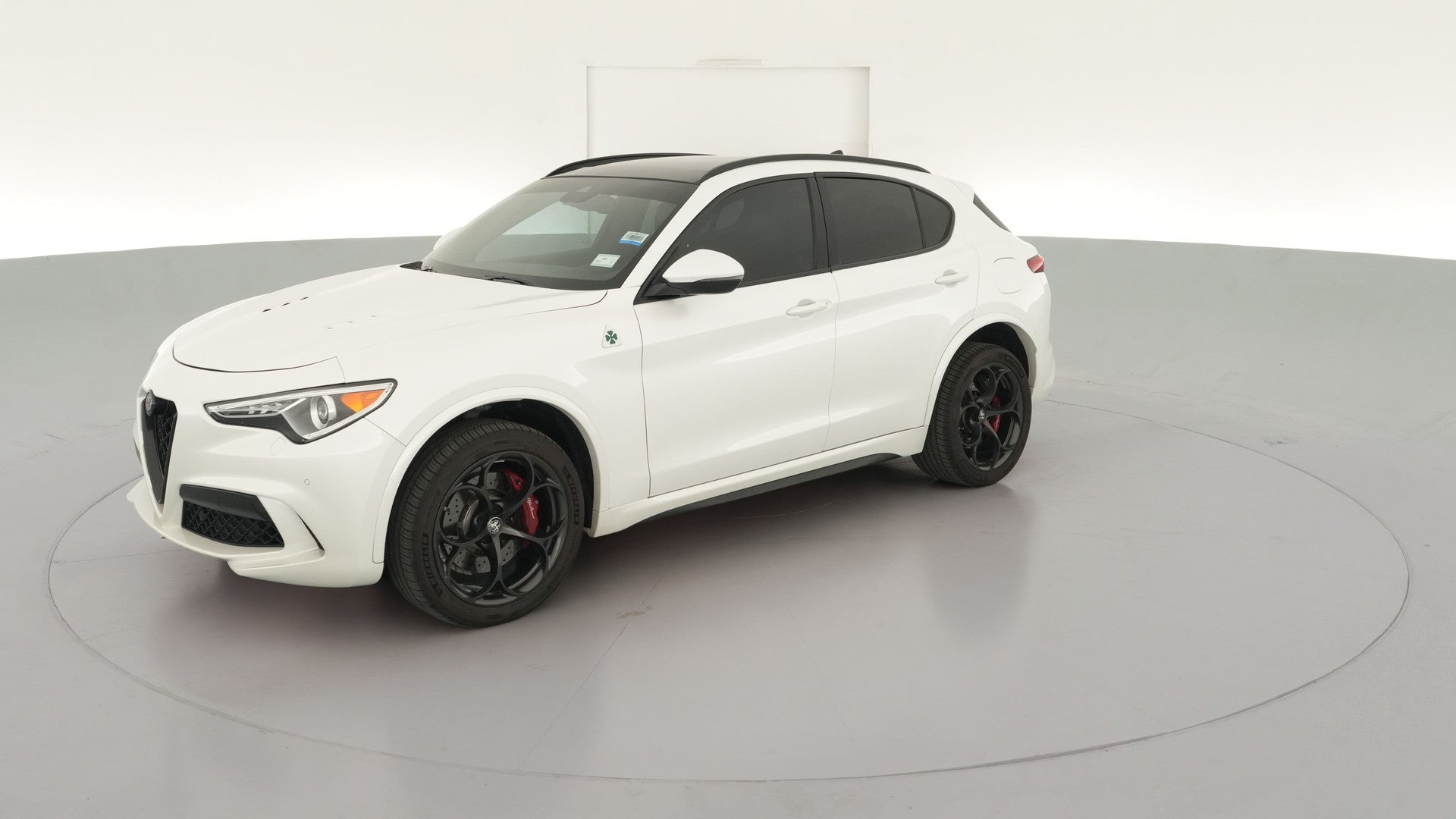 2019 Alfa Romeo Stelvio vehicle photo