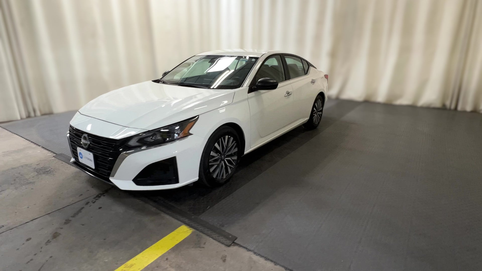 2025 Nissan Altima vehicle photo