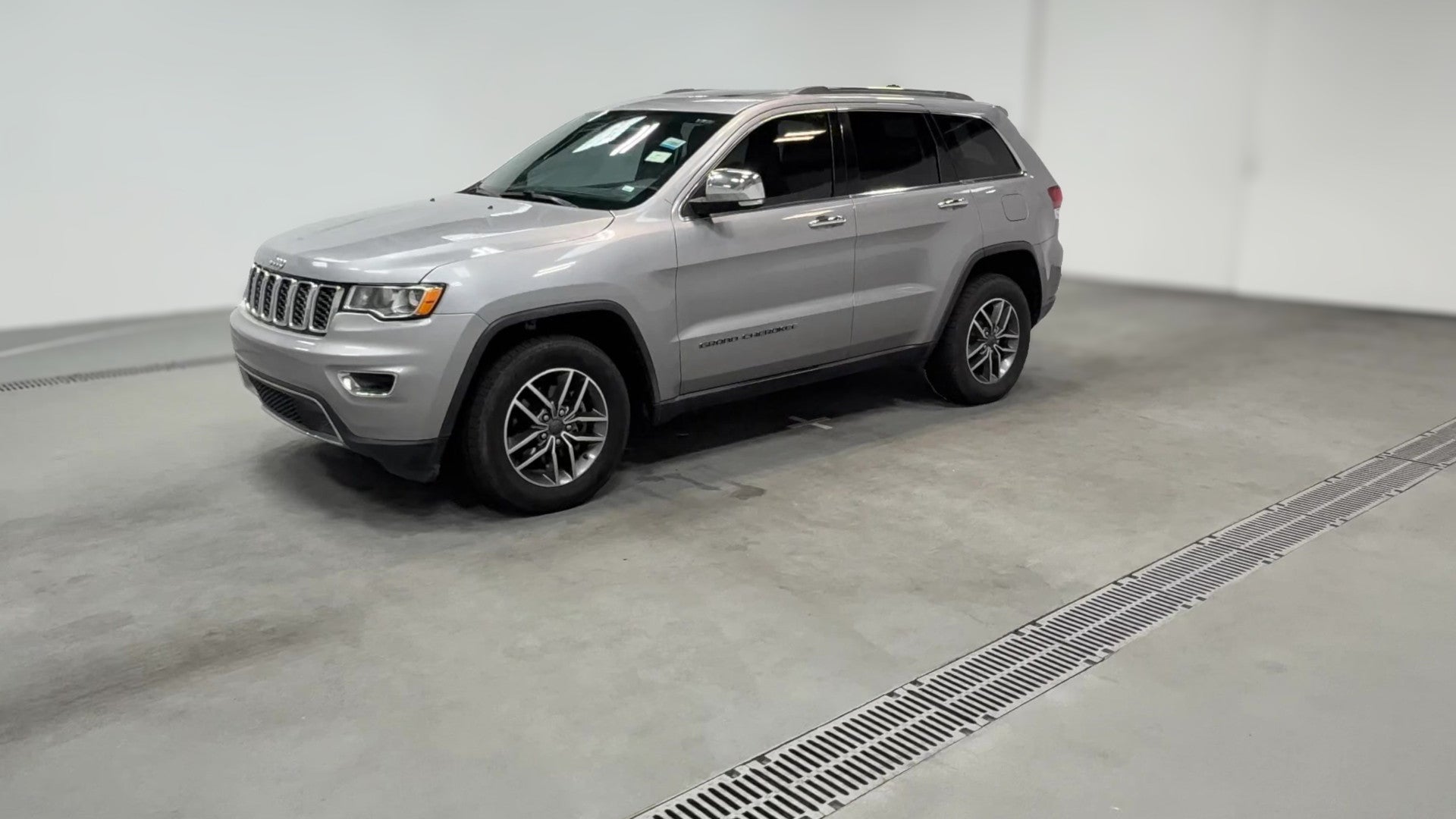 2020 Jeep Grand Cherokee vehicle photo