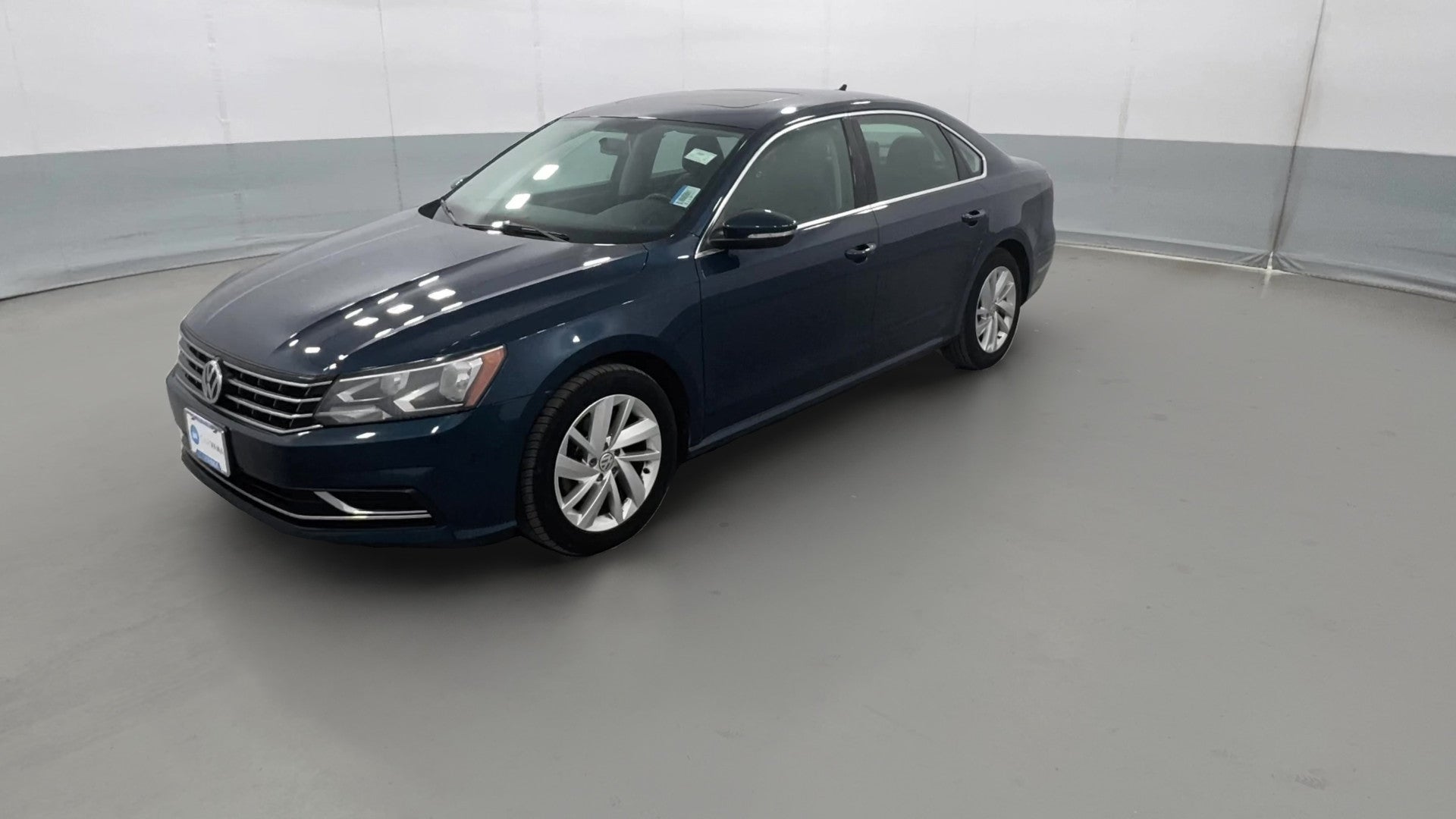 2018 Volkswagen Passat vehicle photo