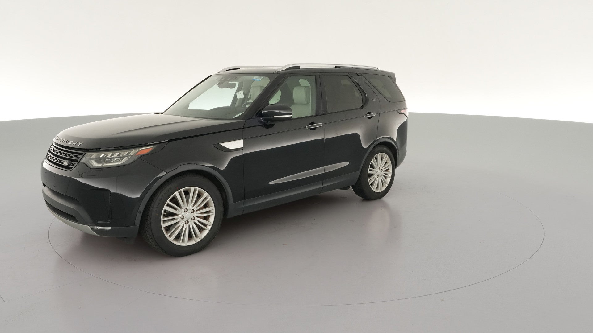 2019 Land Rover Discovery vehicle photo