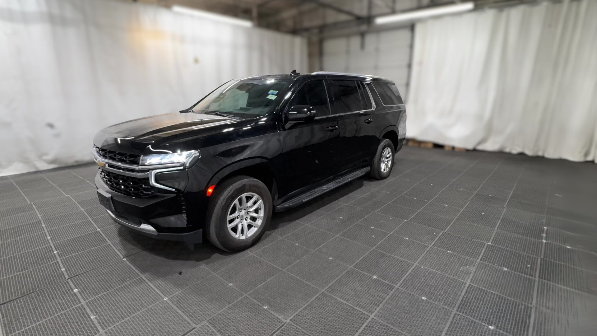 2023 Chevrolet Suburban vehicle photo