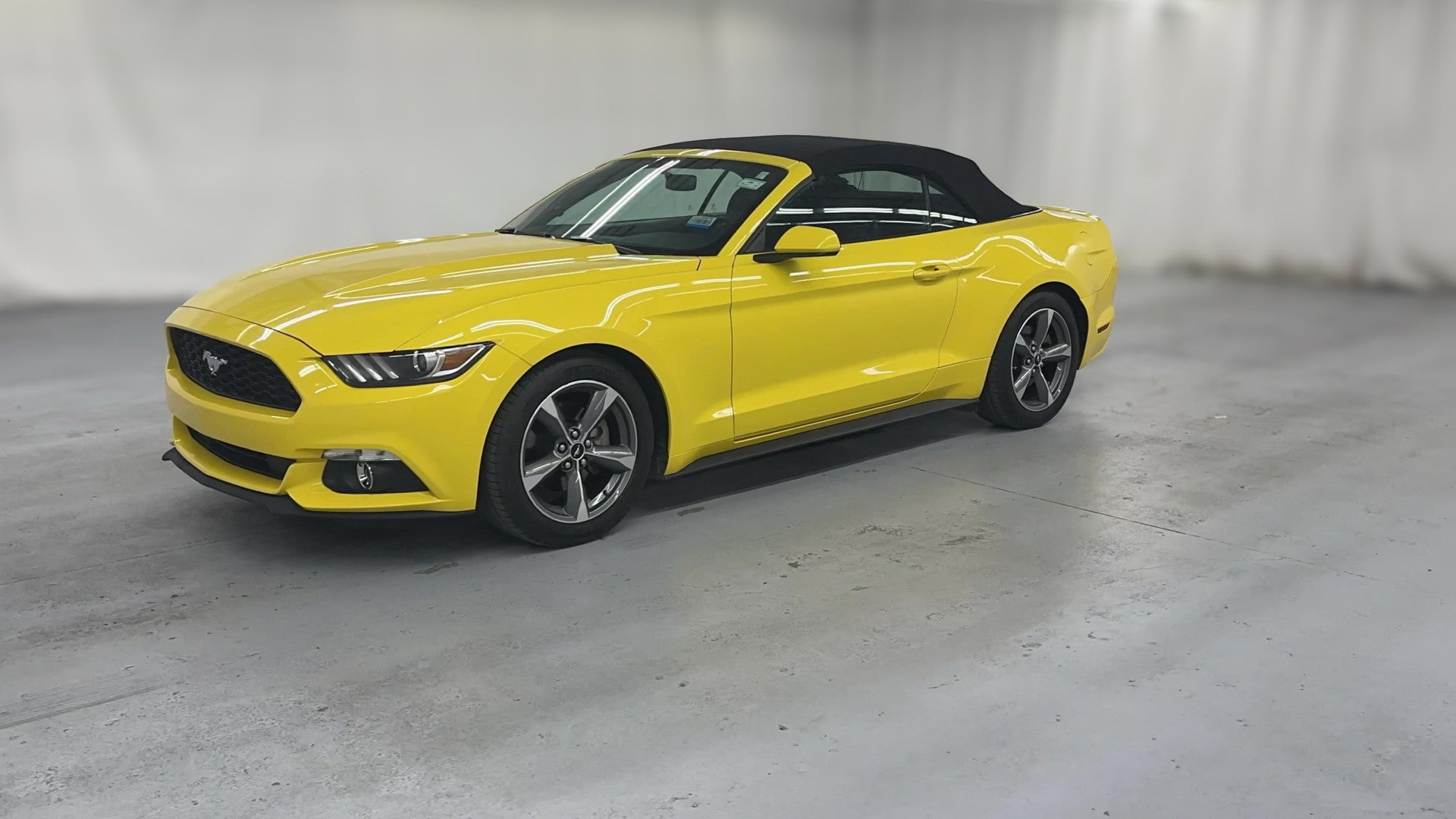 2016 Ford Mustang vehicle photo