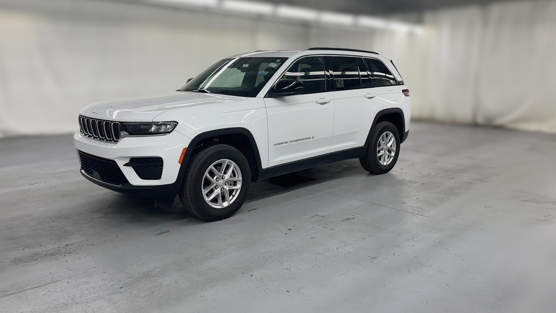 2025 Jeep Grand Cherokee vehicle photo