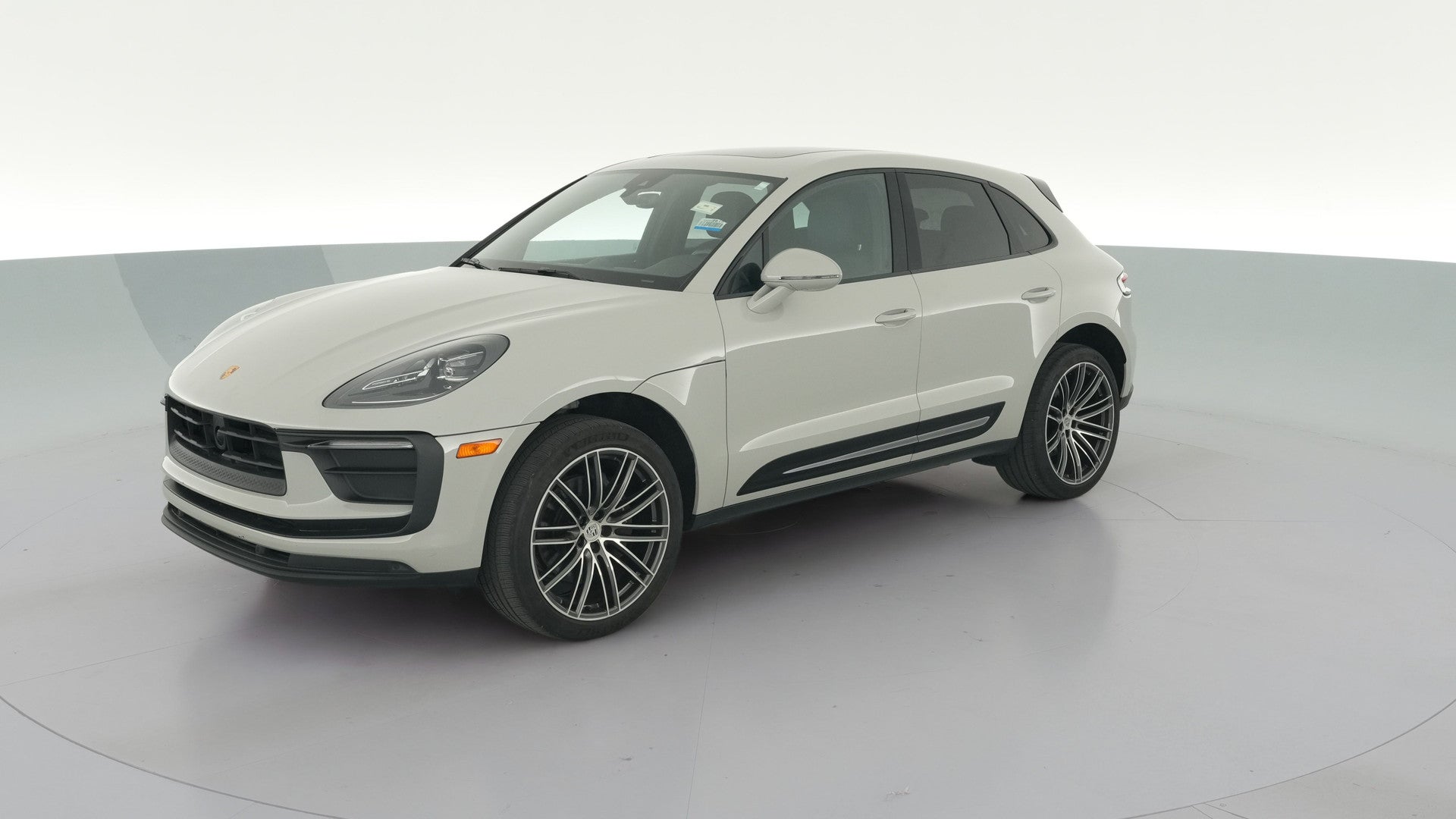 2024 Porsche Macan vehicle photo