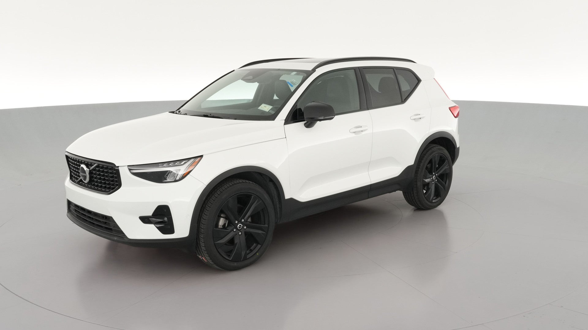 2025 Volvo XC40 vehicle photo