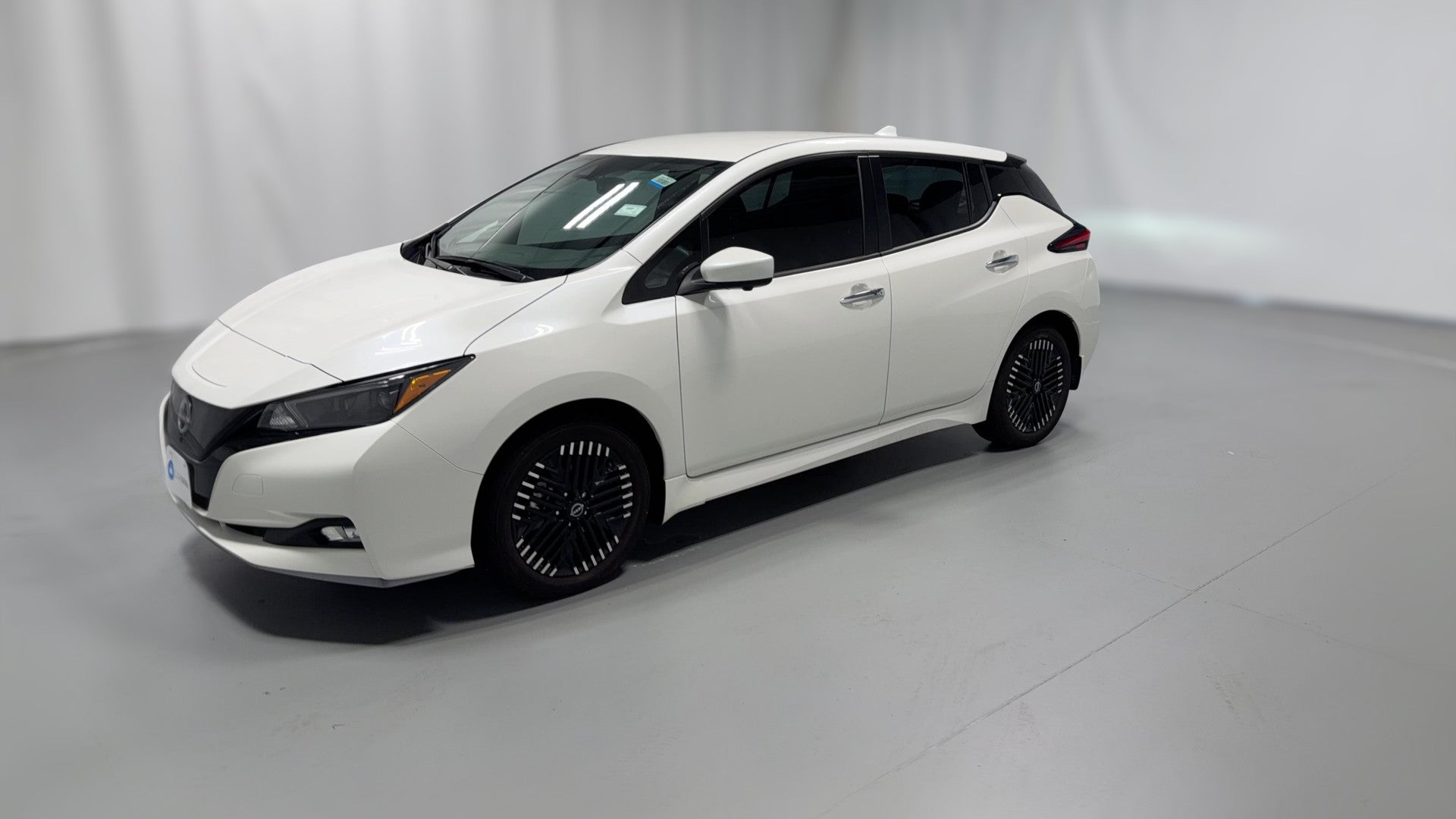 2024 Nissan LEAF vehicle photo