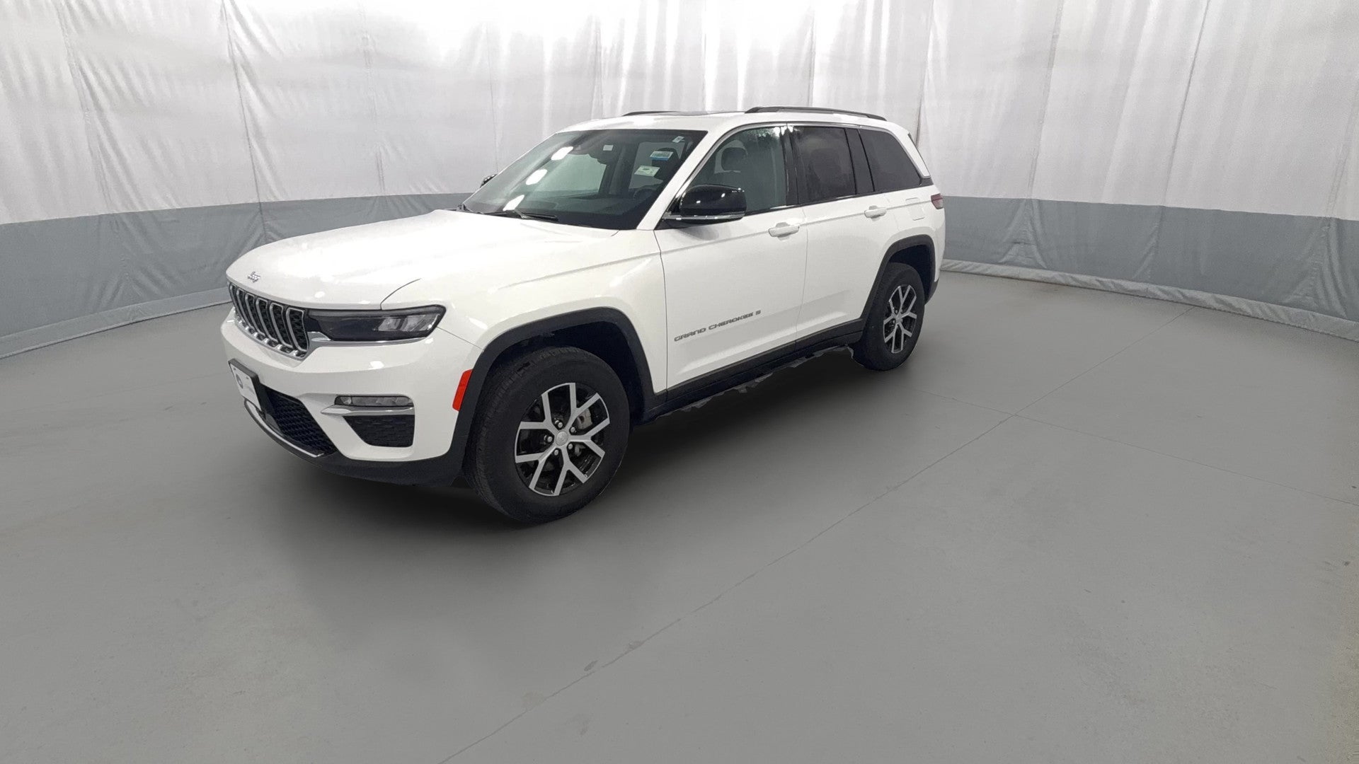 2023 Jeep Grand Cherokee vehicle photo