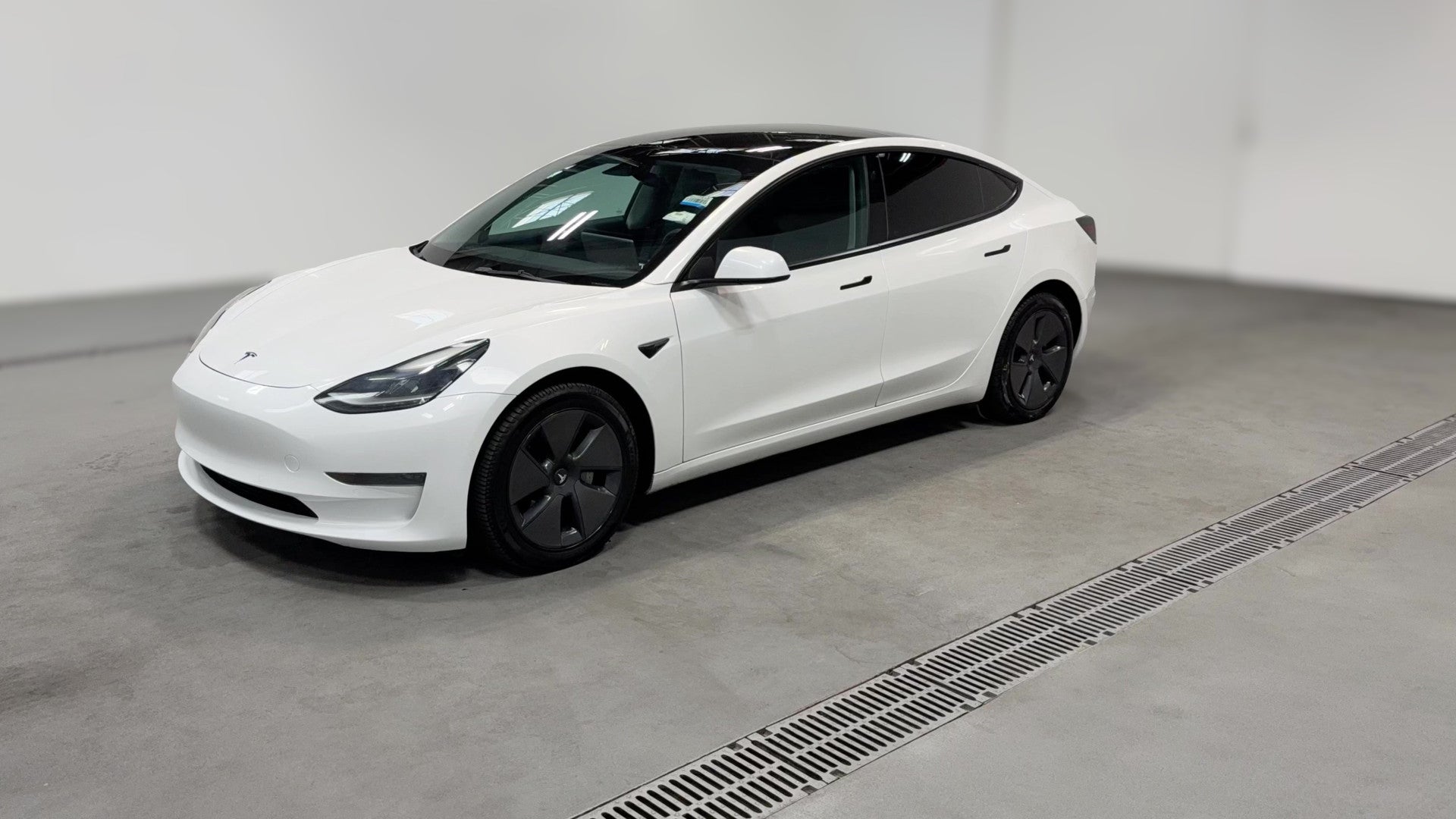 2022 Tesla Model 3 vehicle photo