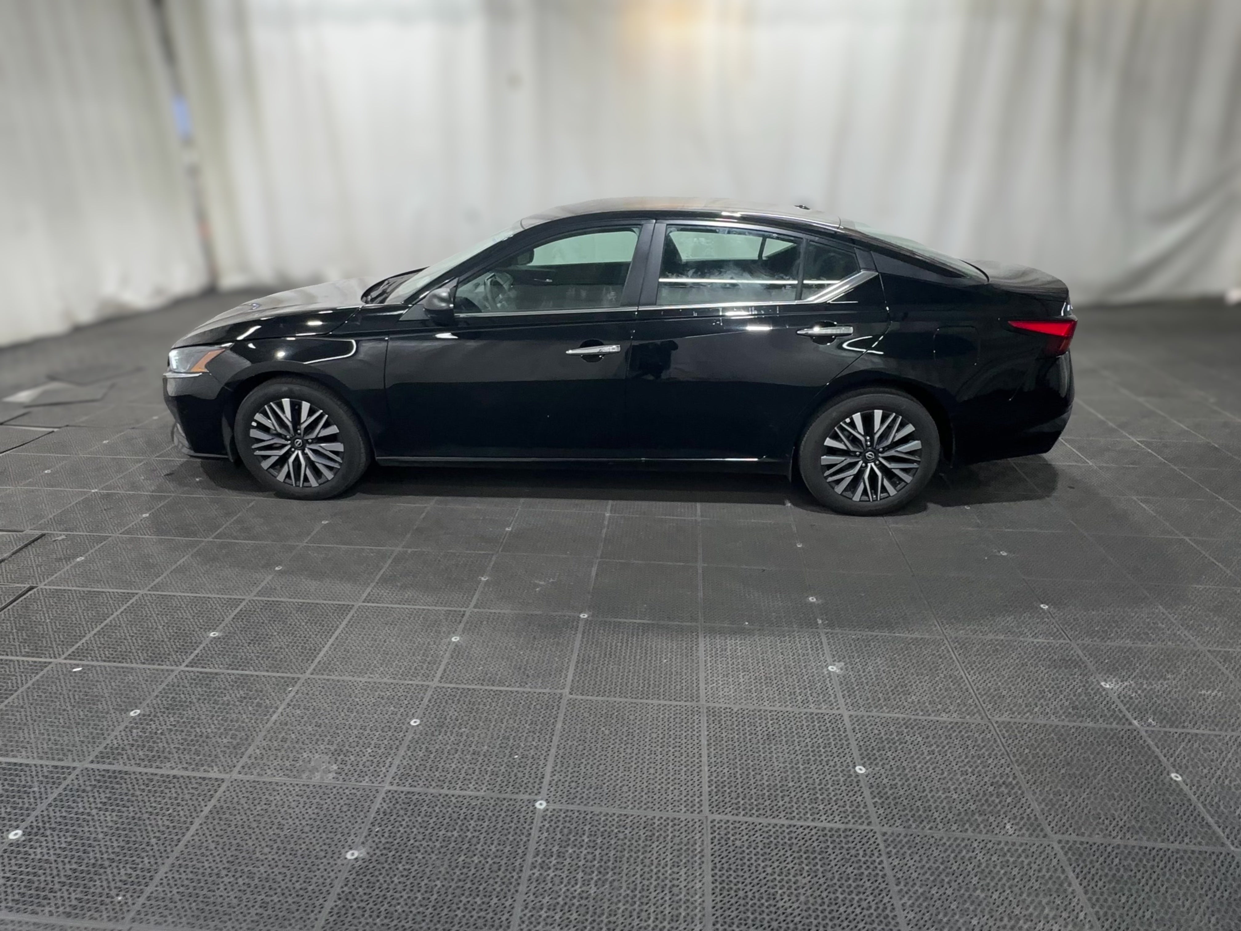 2025 Nissan Altima SV - Photo 25