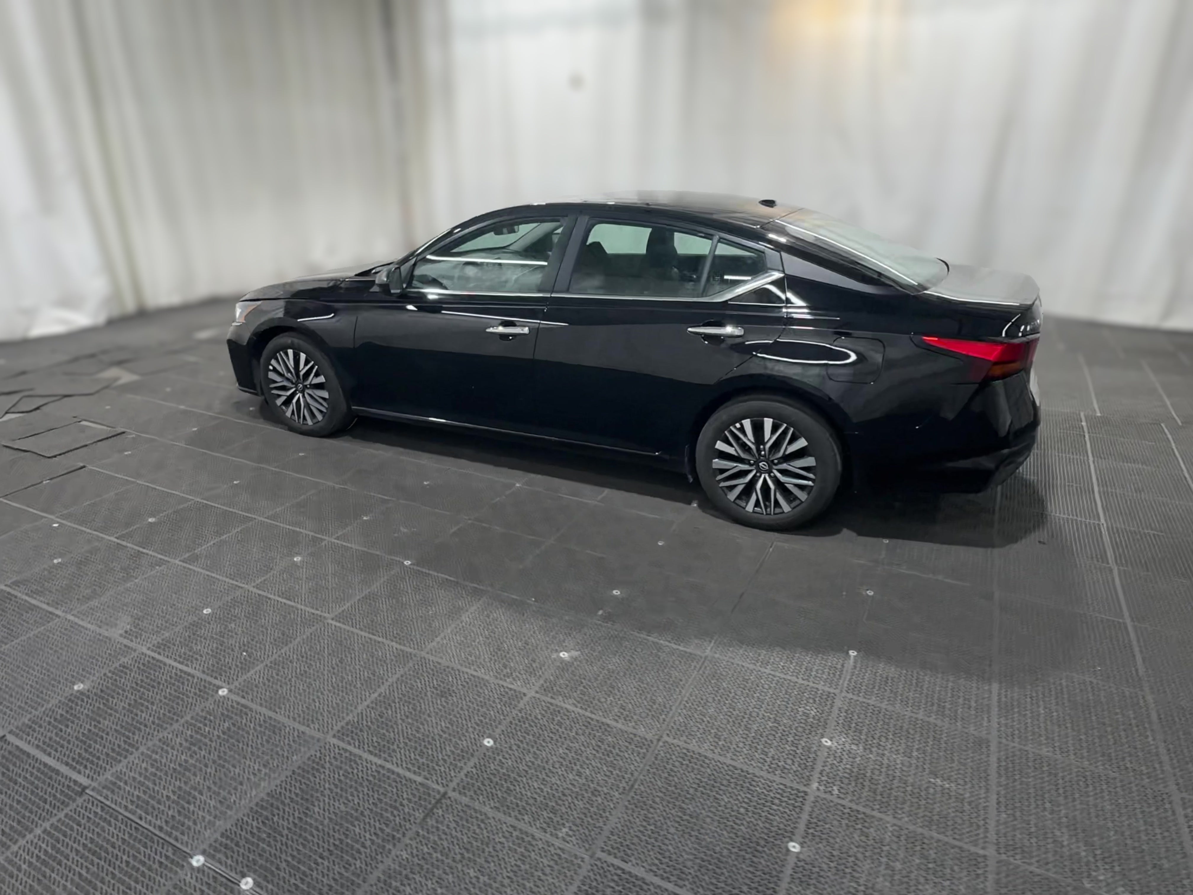 2025 Nissan Altima SV - Photo 26