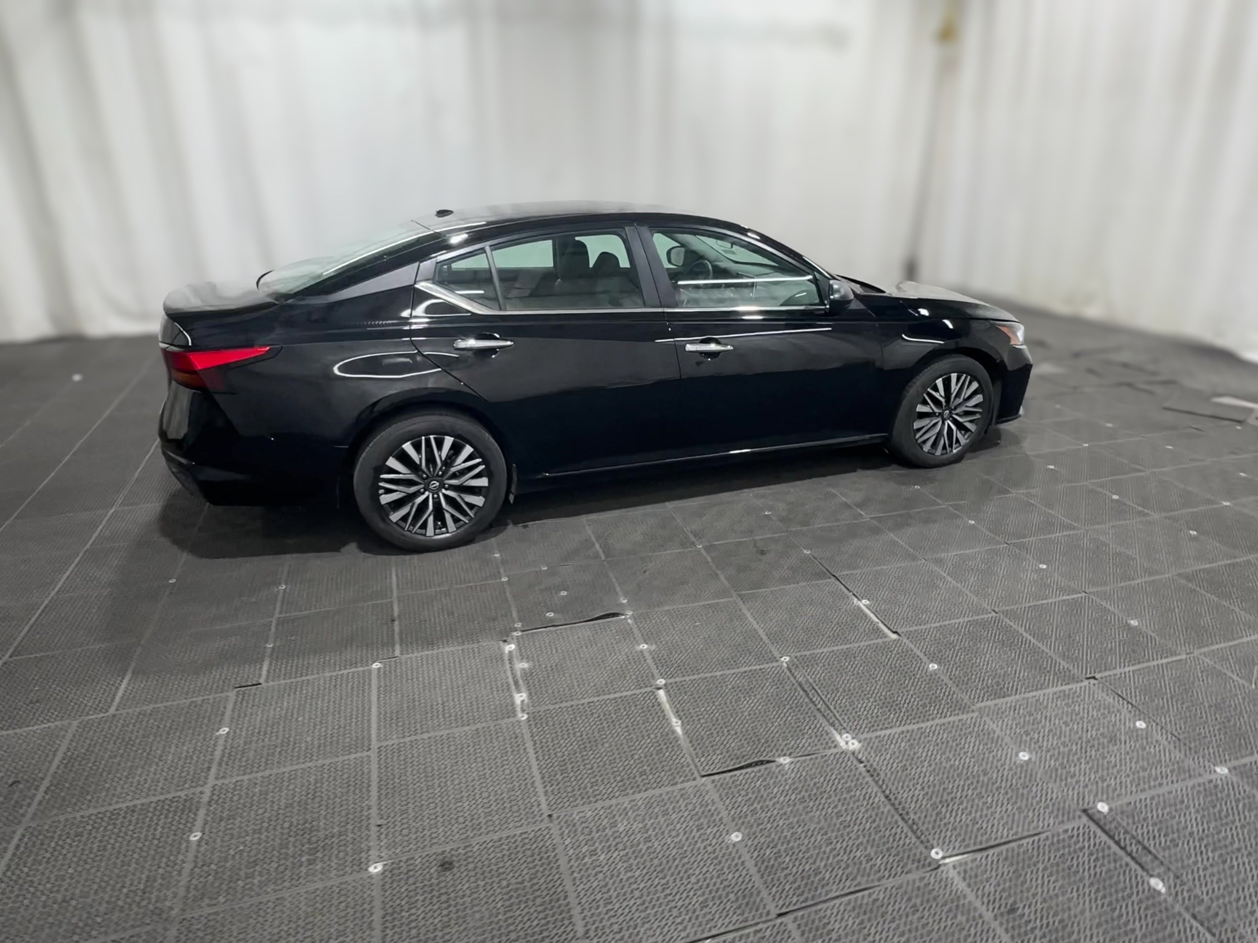 2025 Nissan Altima SV - Photo 32