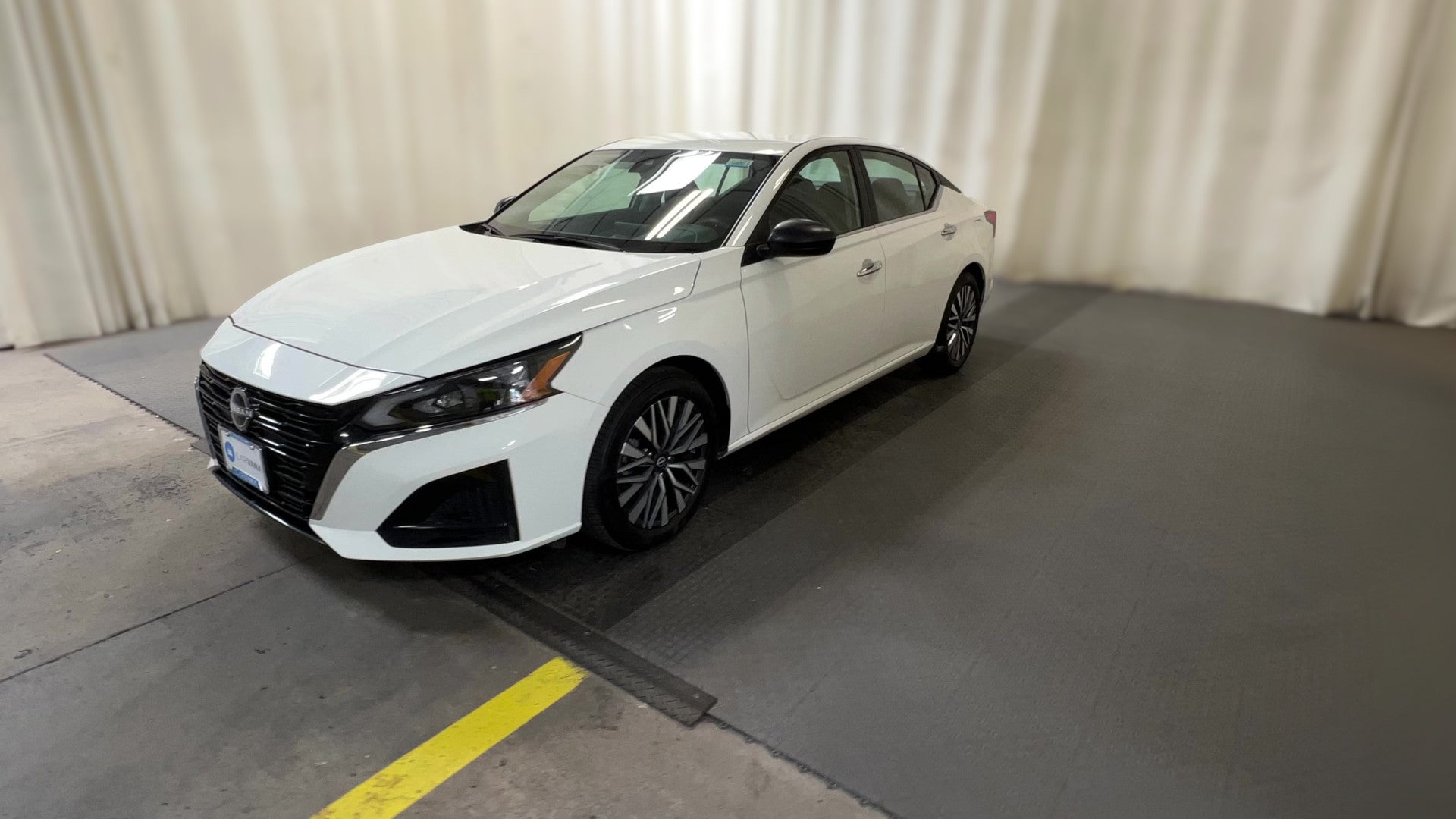 2025 Nissan Altima vehicle photo