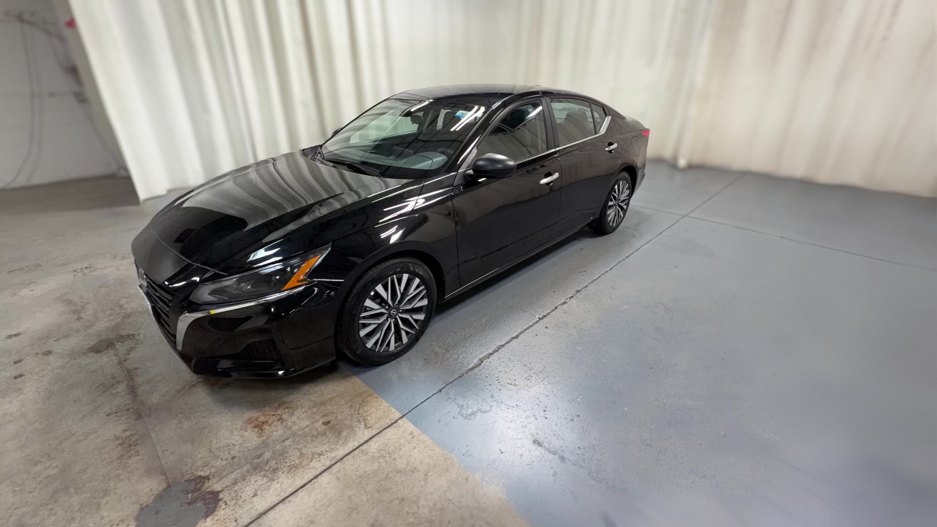 2025 Nissan Altima vehicle photo
