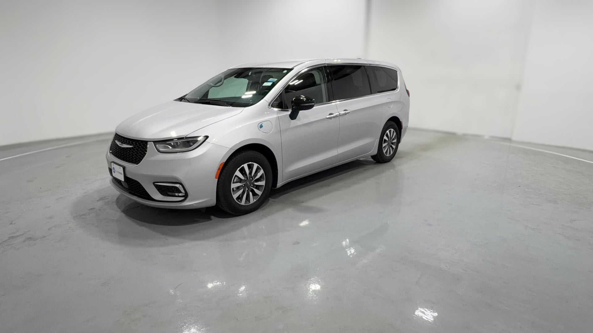2024 Chrysler Pacifica Hybrid vehicle photo