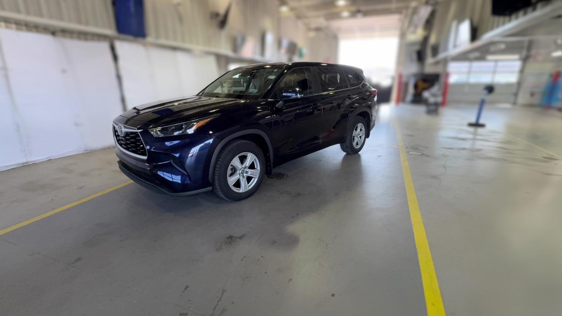 2023 Toyota Highlander vehicle photo