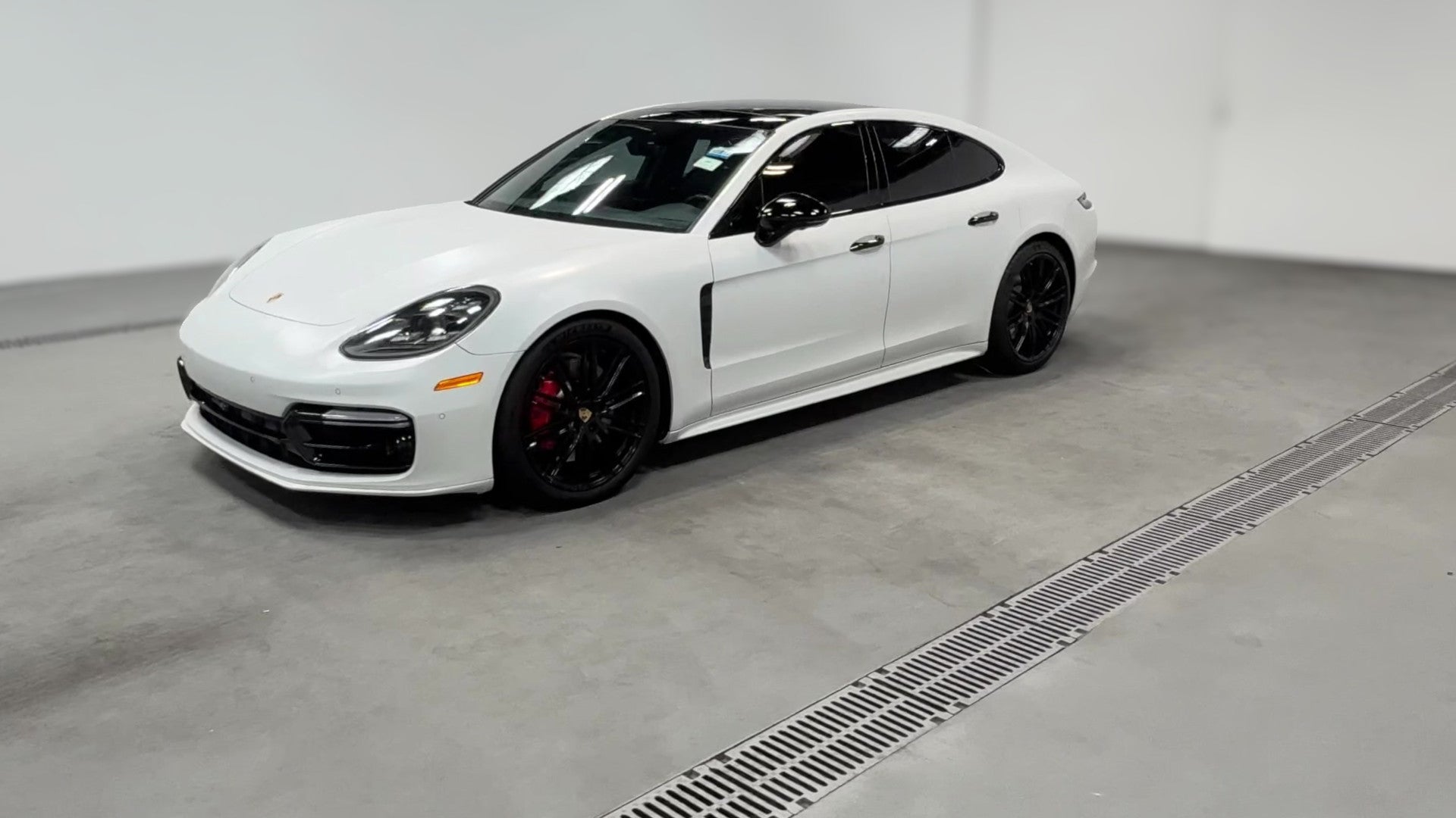2020 Porsche Panamera vehicle photo
