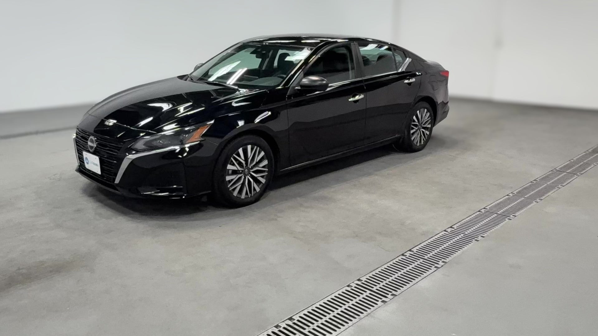 2025 Nissan Altima vehicle photo