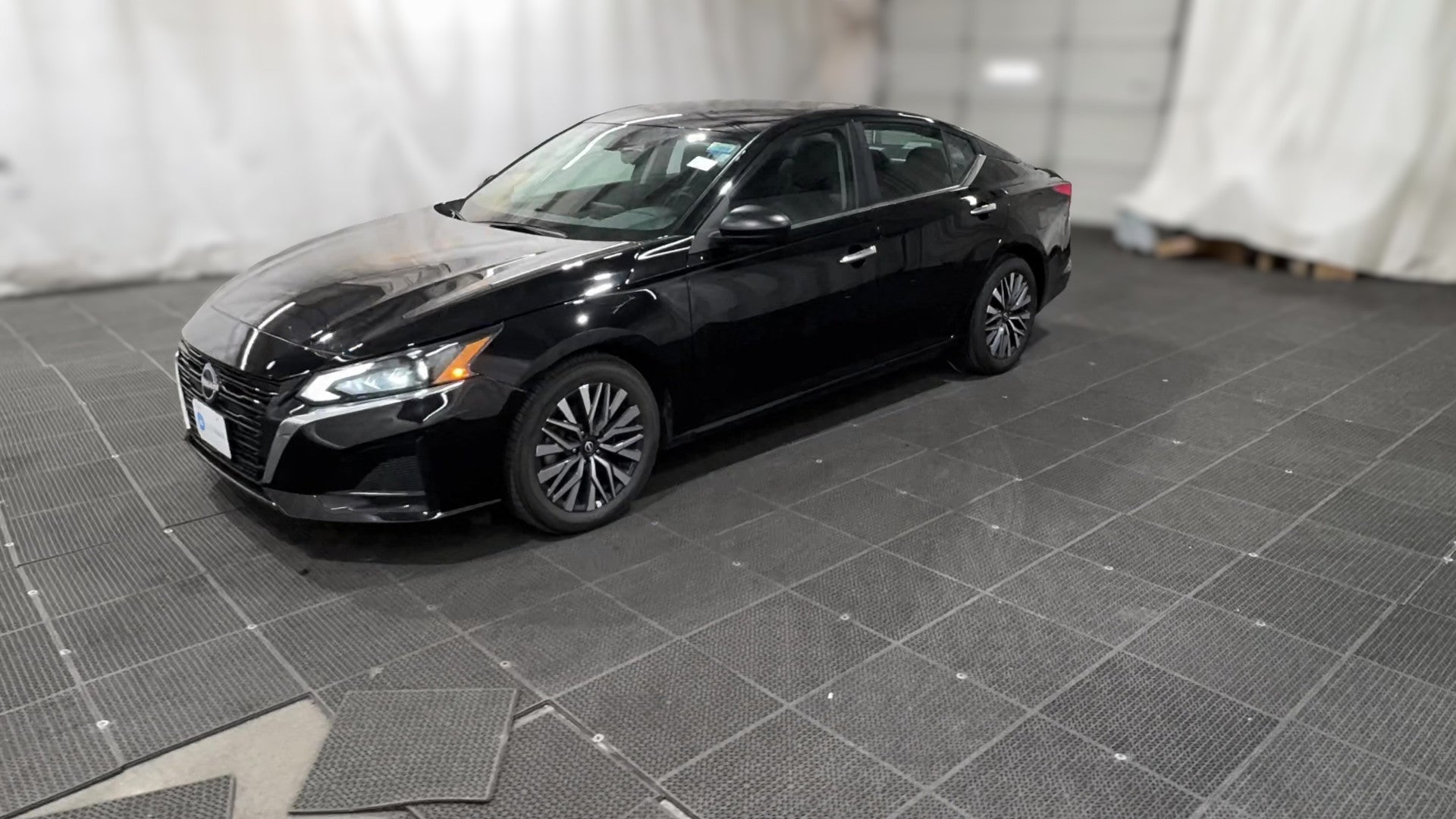 2025 Nissan Altima vehicle photo