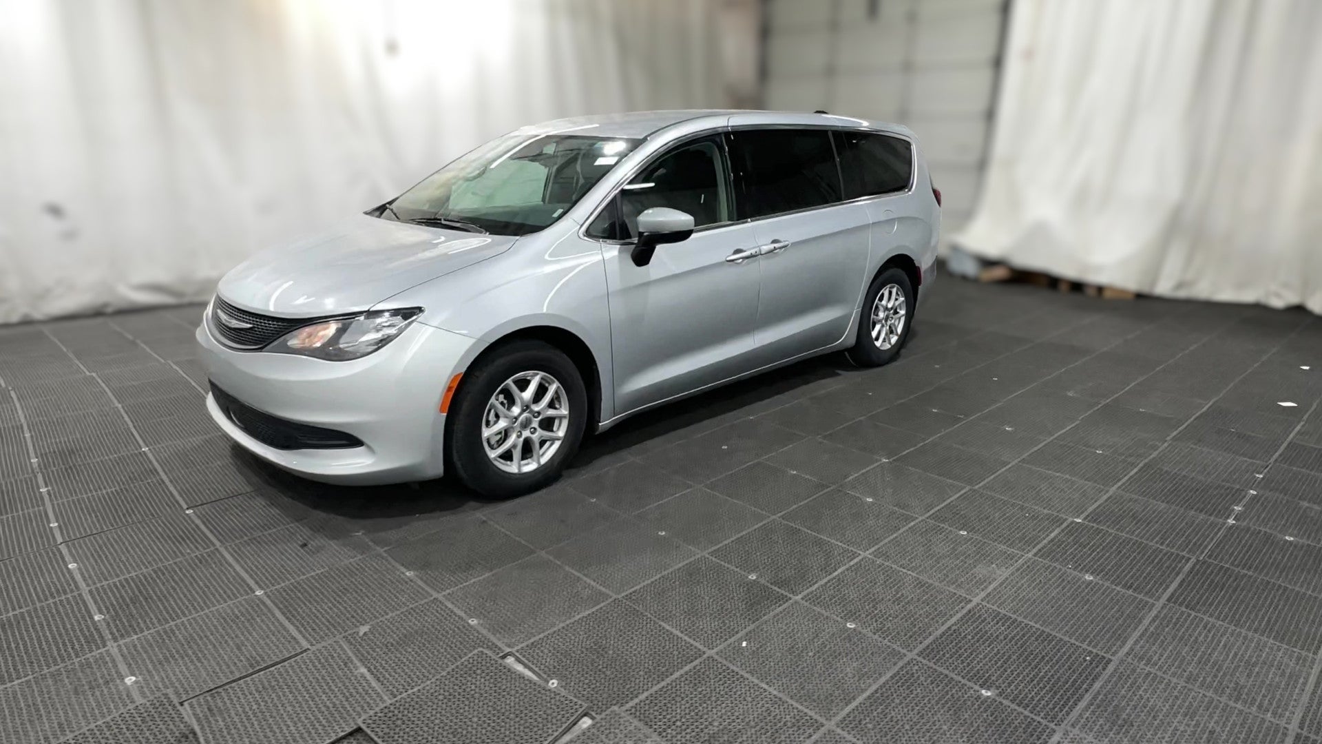 2023 Chrysler Voyager vehicle photo