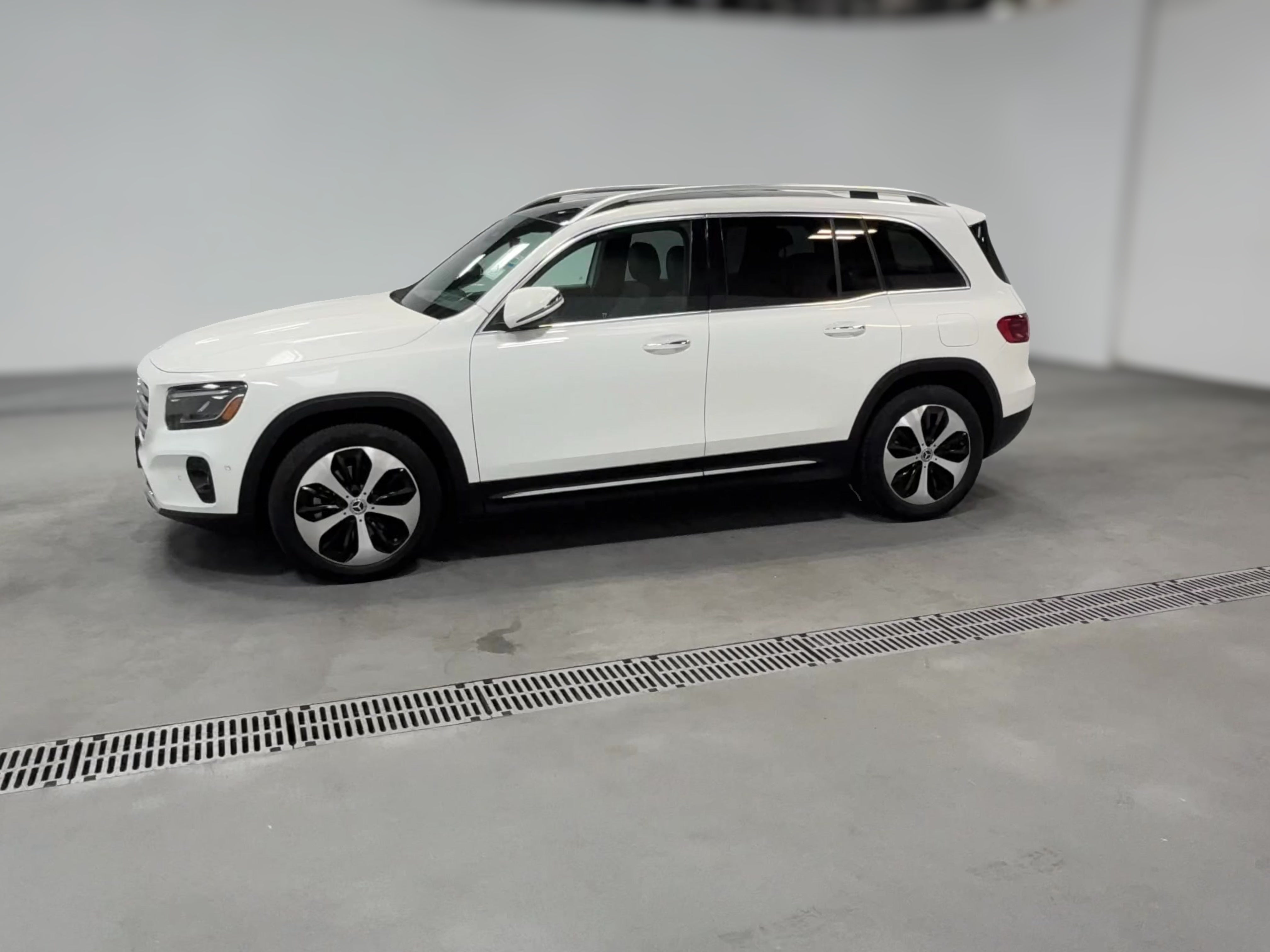 2025 Mercedes-Benz GLB Base - Photo 33
