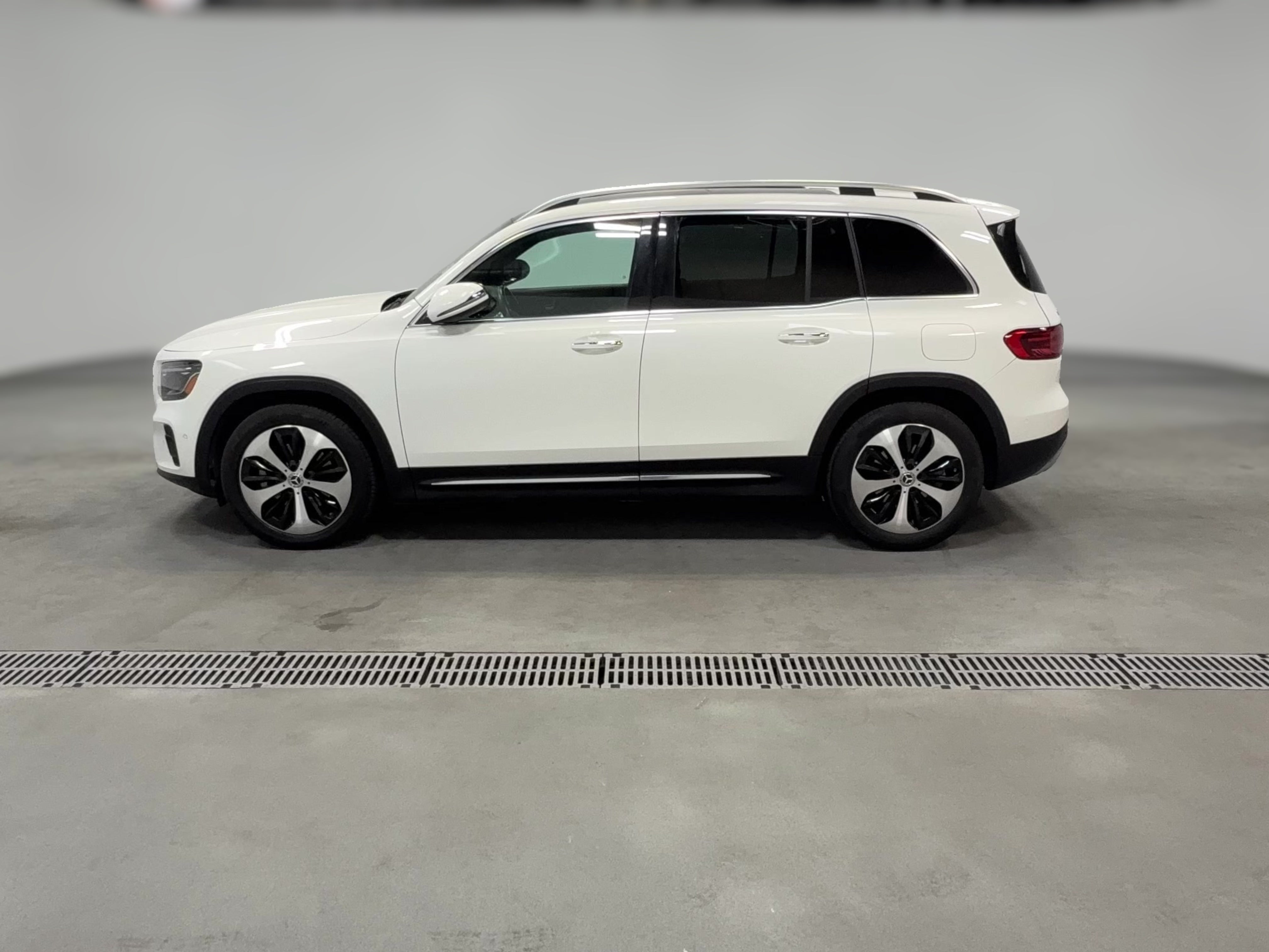 2025 Mercedes-Benz GLB Base - Photo 34