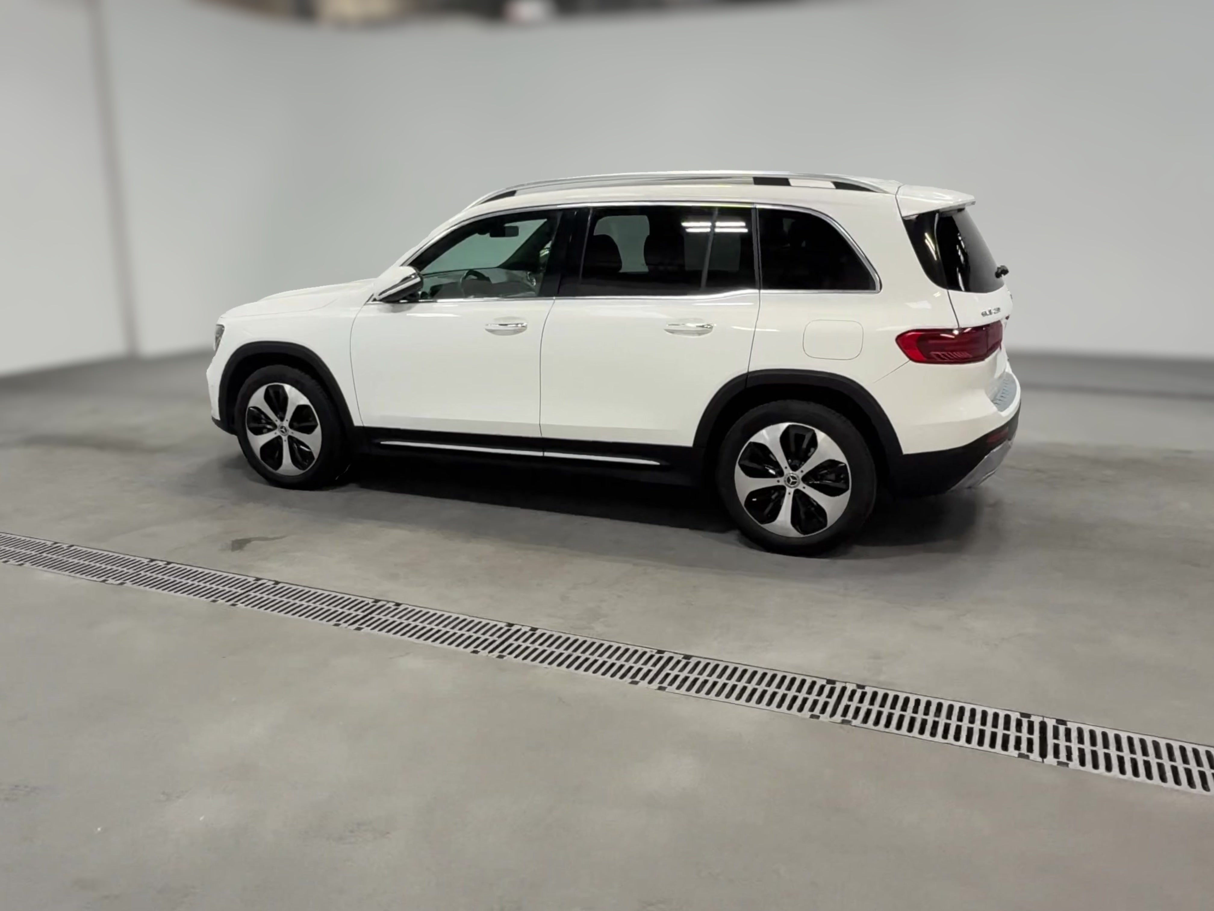 2025 Mercedes-Benz GLB Base - Photo 35