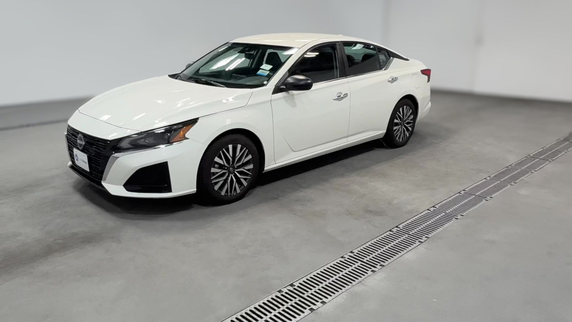 2025 Nissan Altima vehicle photo