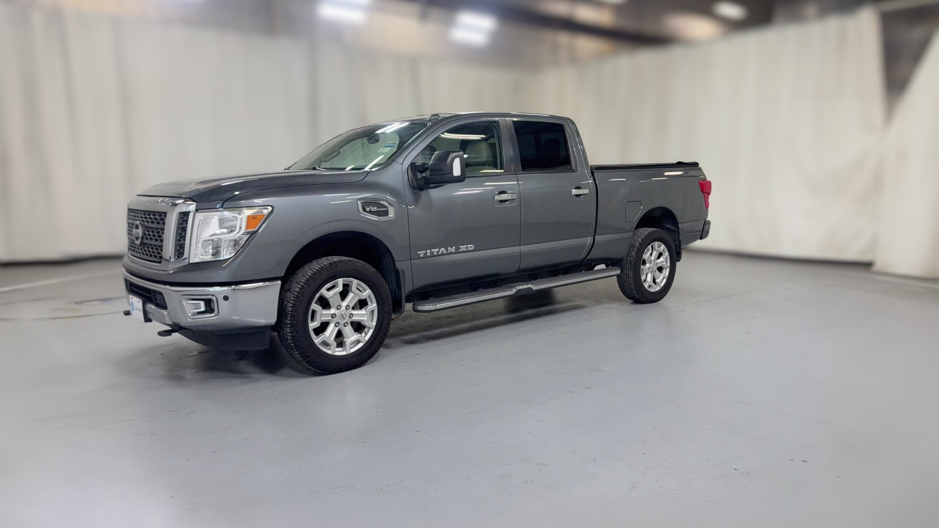 2017 Nissan TITAN XD Crew Cab vehicle photo