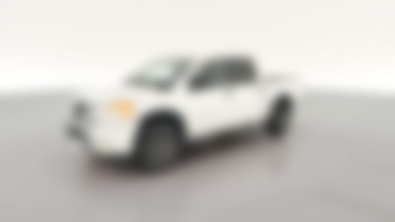 2015 Nissan Titan Crew Cab vehicle photo