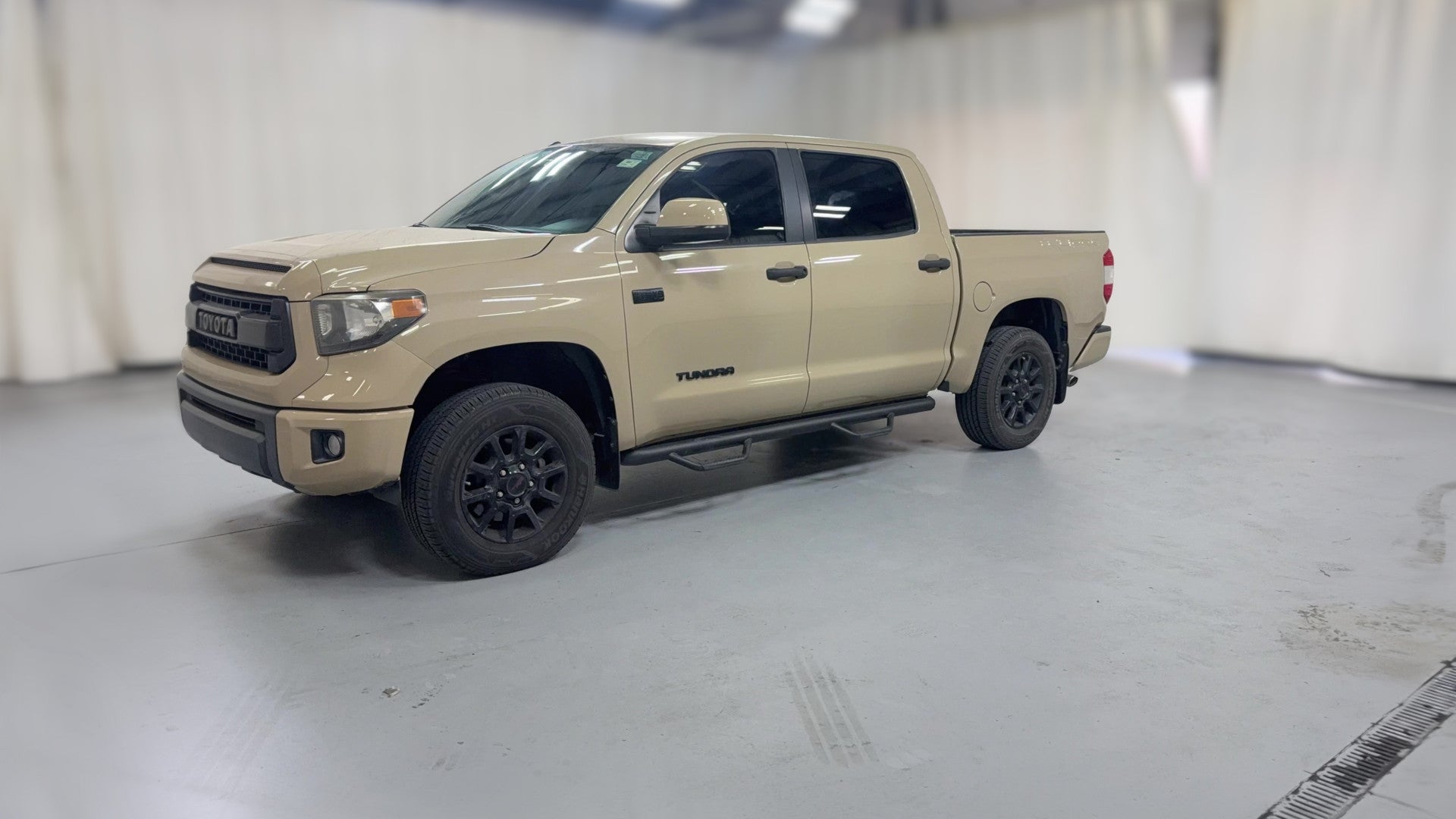 2016 Toyota Tundra CrewMax vehicle photo