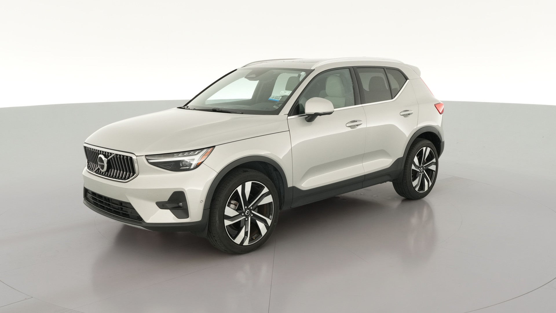 2024 Volvo XC40 vehicle photo