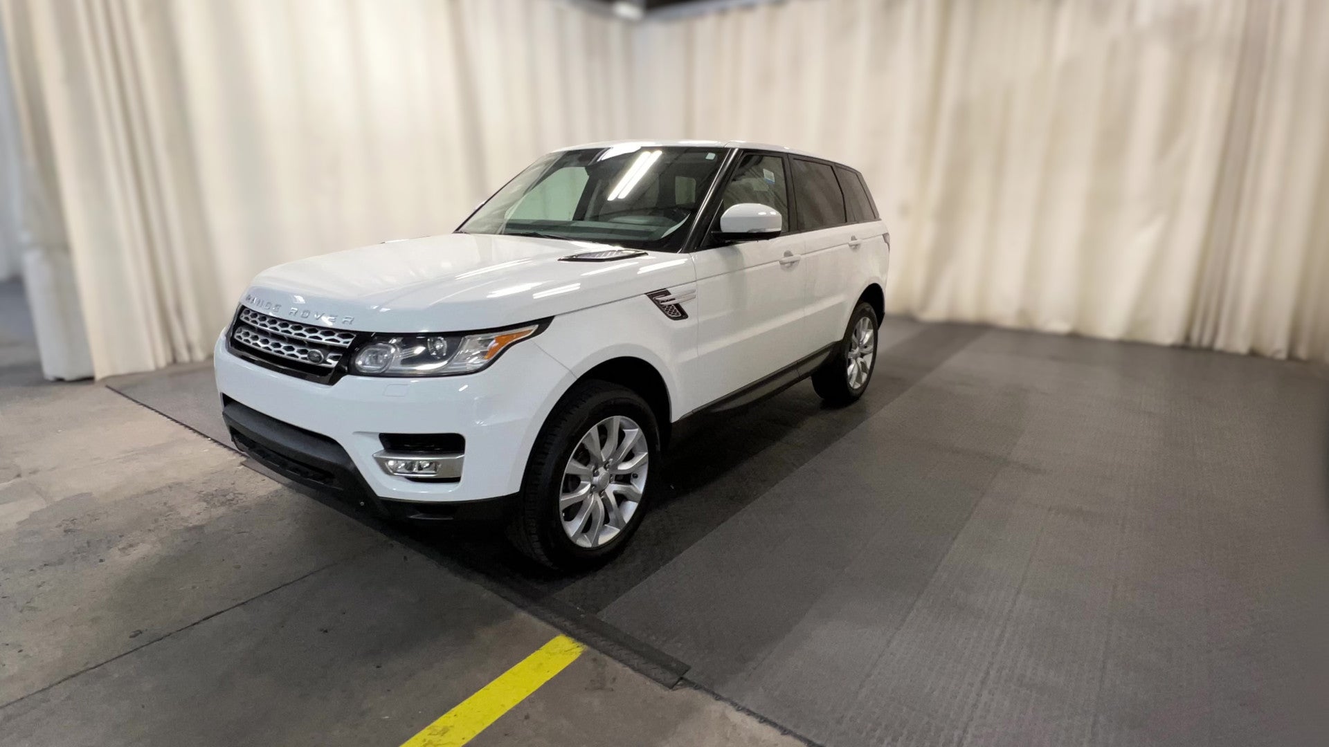 2015 Land Rover Range Rover Sport vehicle photo