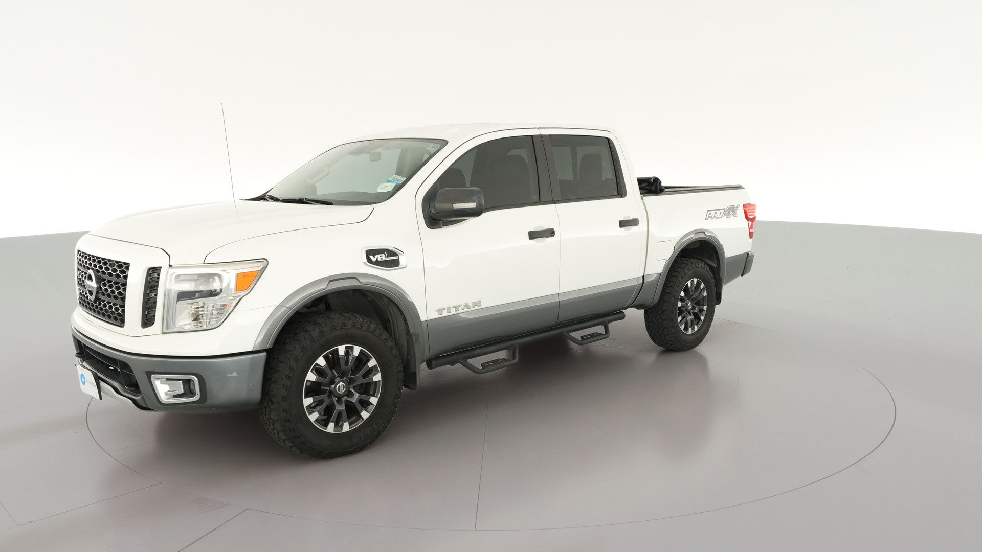 2017 Nissan Titan Crew Cab vehicle photo