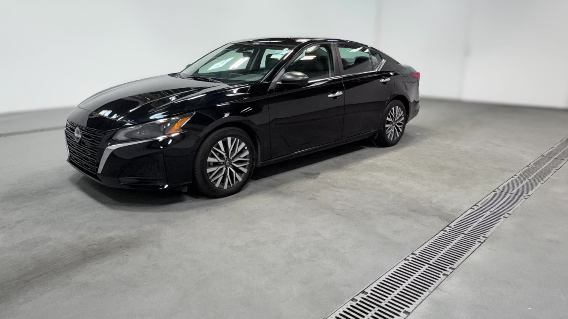 2025 Nissan Altima vehicle photo