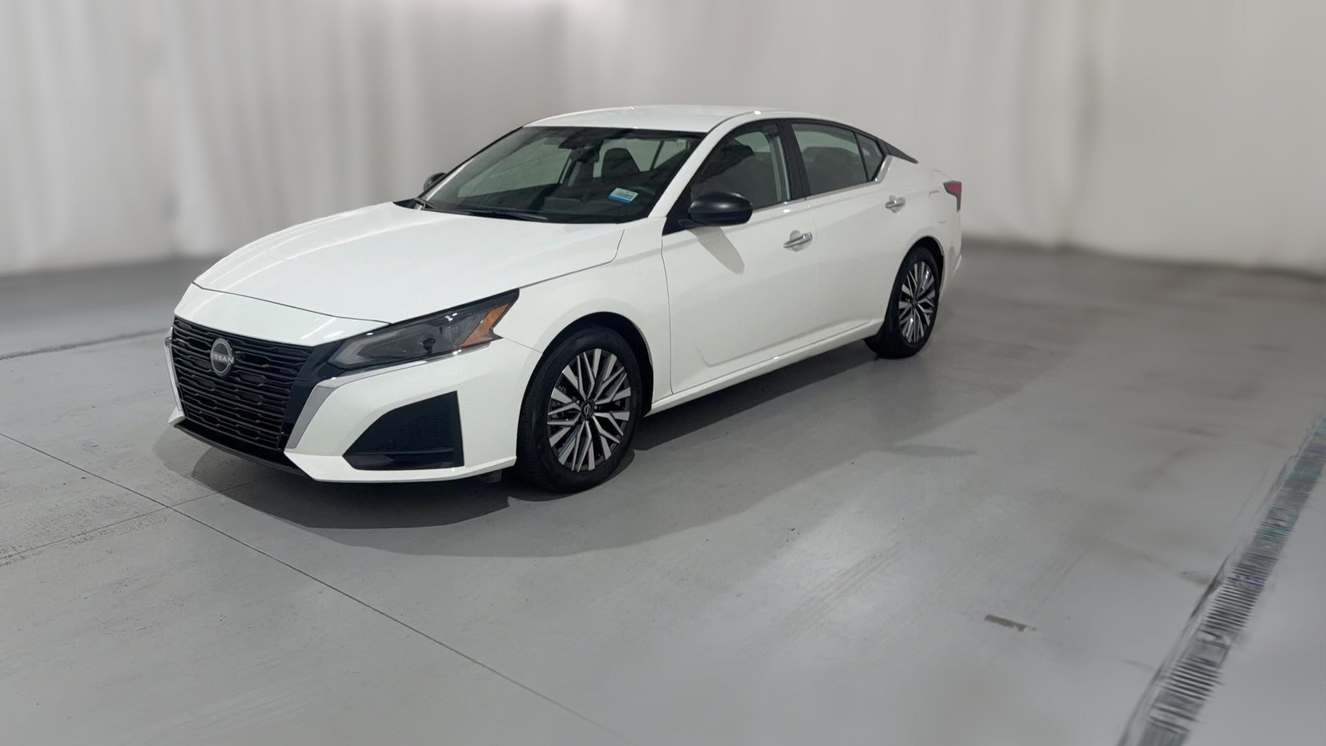 2025 Nissan Altima vehicle photo
