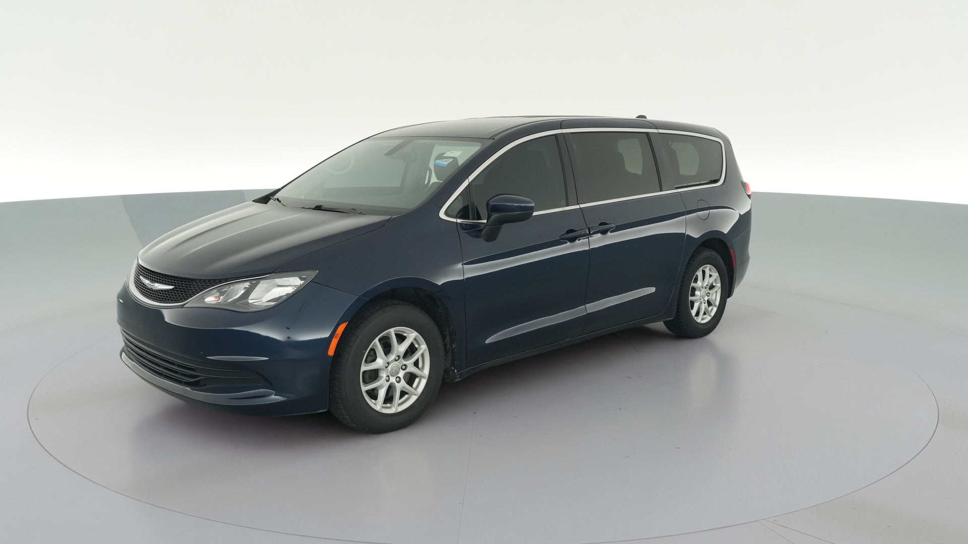 2020 Chrysler Voyager vehicle photo