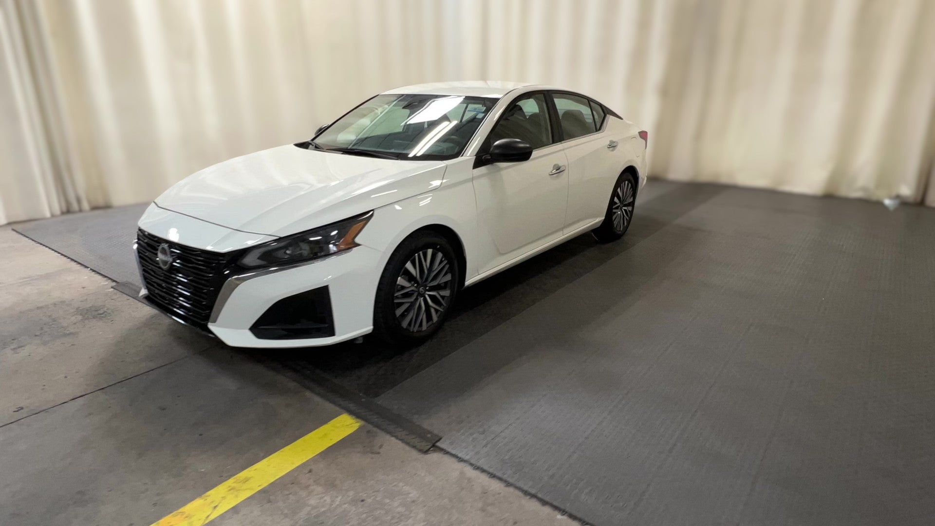 2025 Nissan Altima vehicle photo