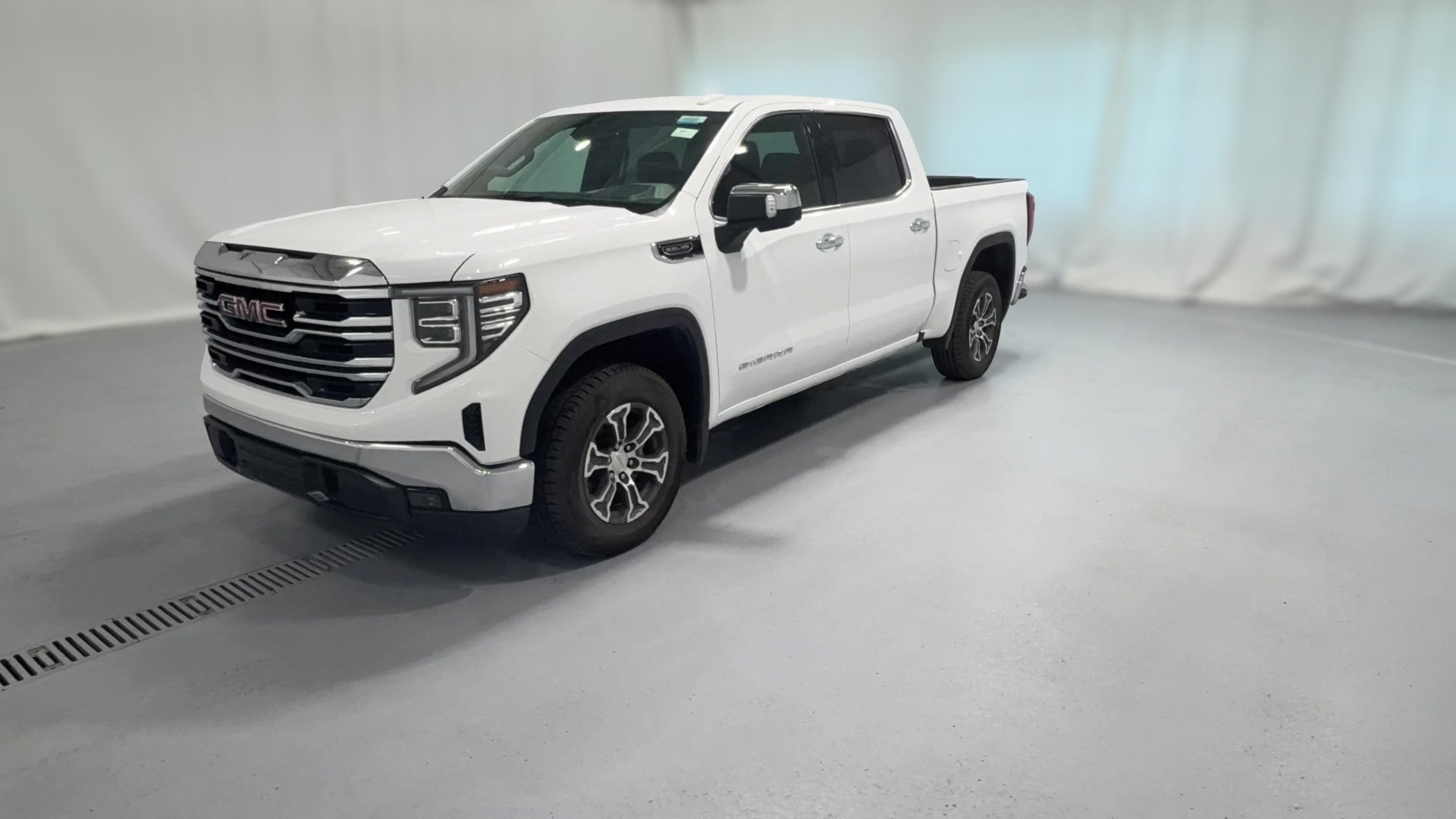 2025 GMC Sierra 1500 Crew Cab vehicle photo