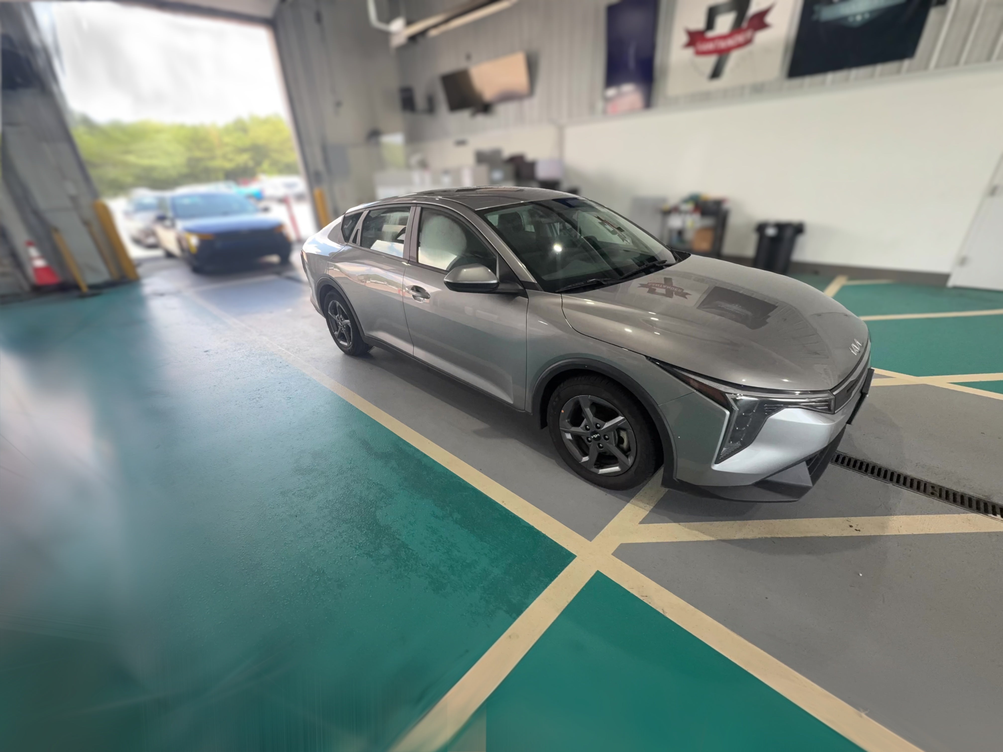 2025 Kia K4 LXS - Photo 37